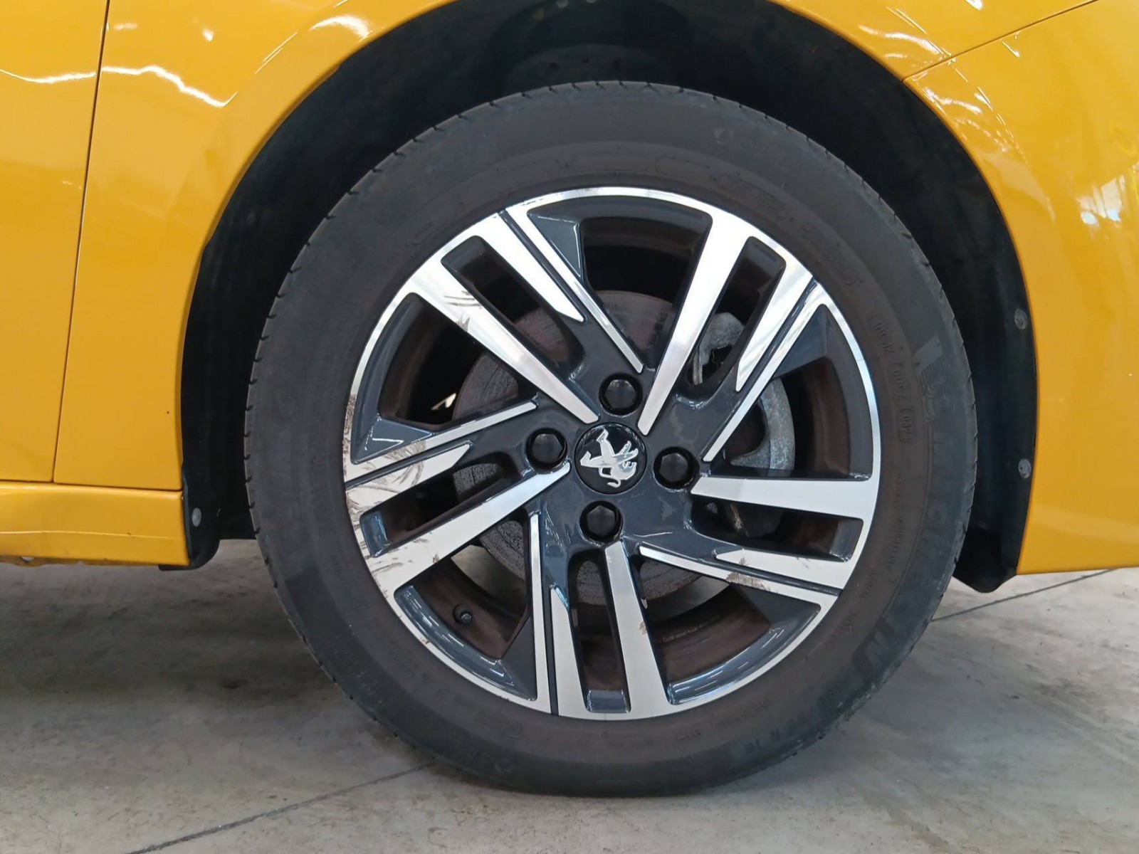 PEUGEOT - 208 - #604408 - 6