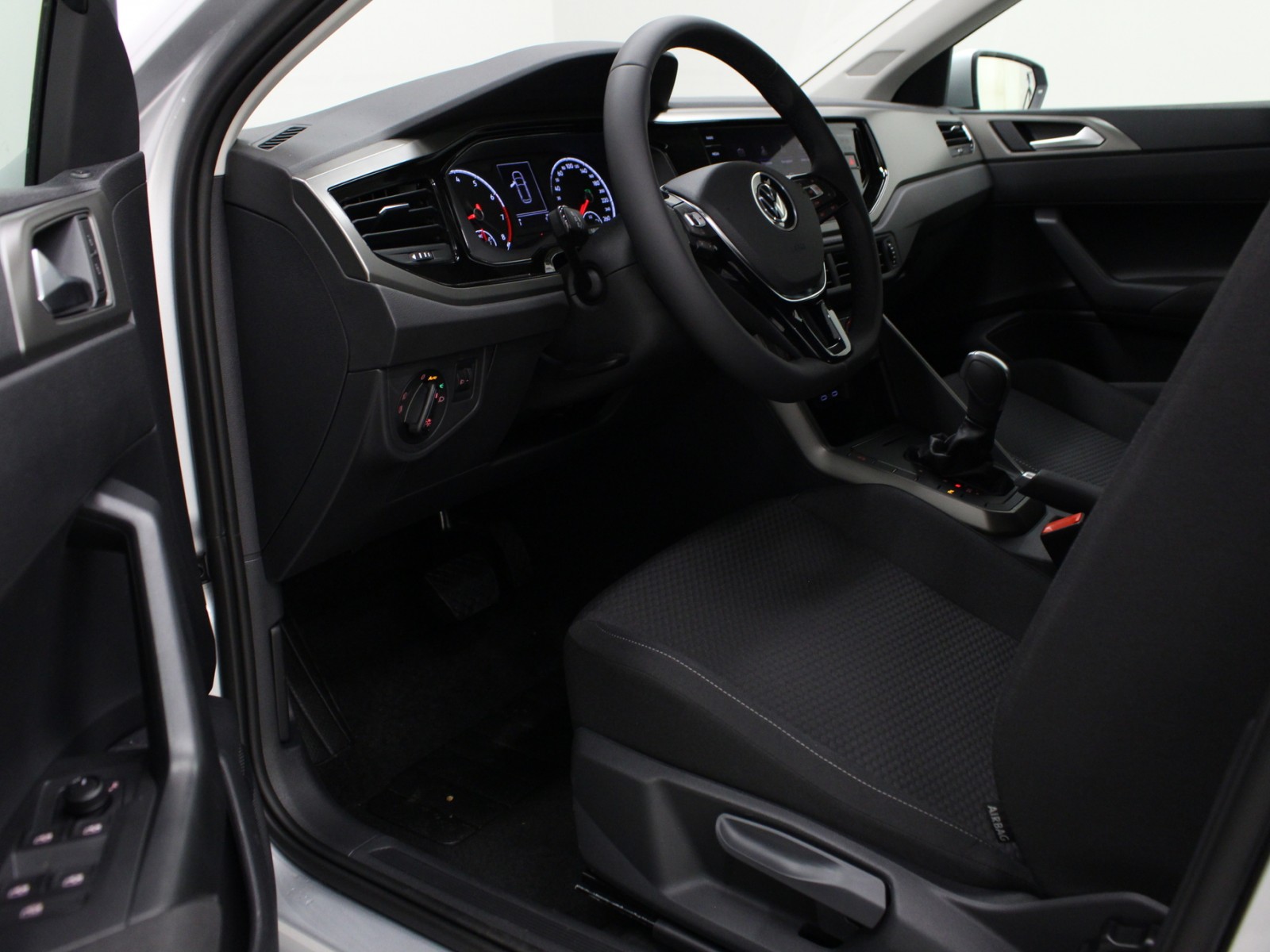 VOLKSWAGEN - POLO - #165004 - 3