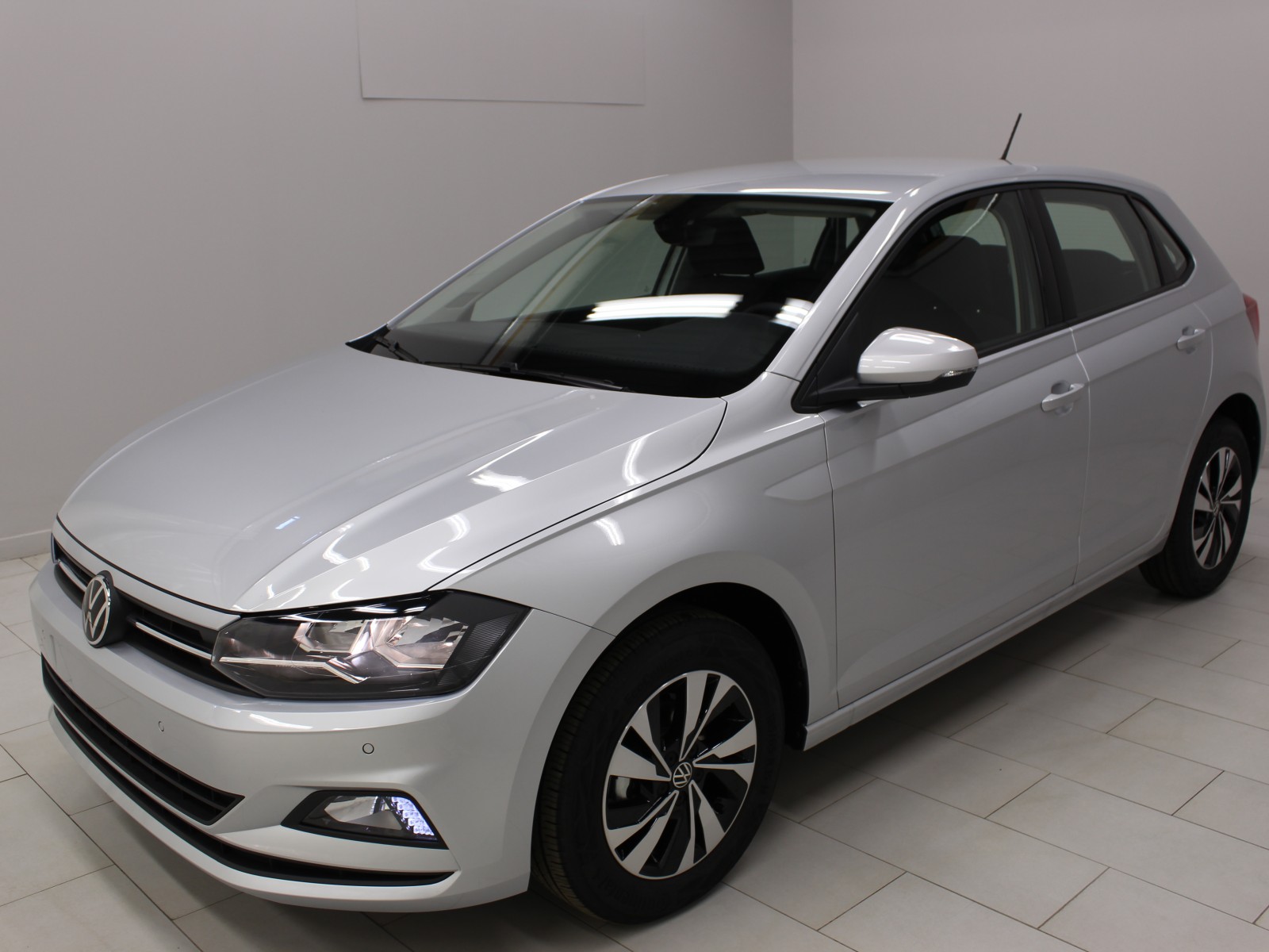 VOLKSWAGEN - POLO - #164970 - 0