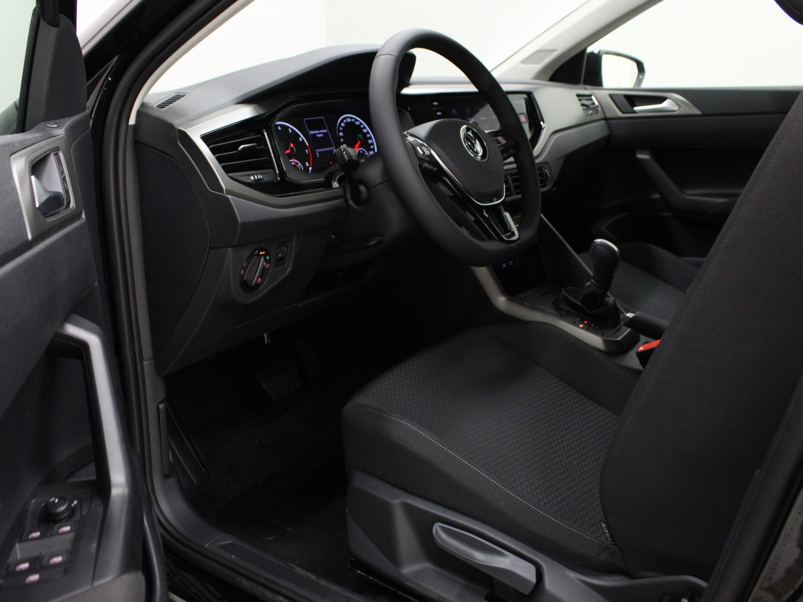 VOLKSWAGEN - POLO - #164987 - 3