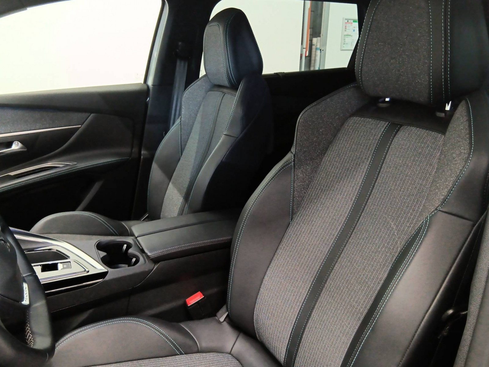 PEUGEOT - 5008 - #628045 - 7
