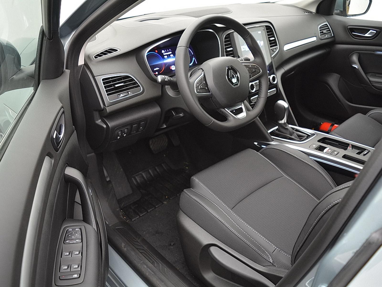 RENAULT - MEGANE IV ESTATE - #171042 - 3