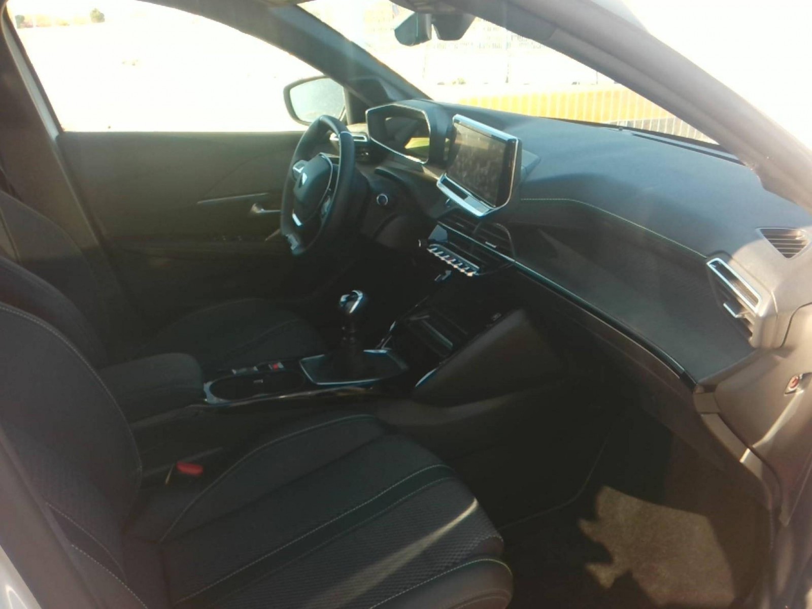 PEUGEOT - 208 - #665067 - 2
