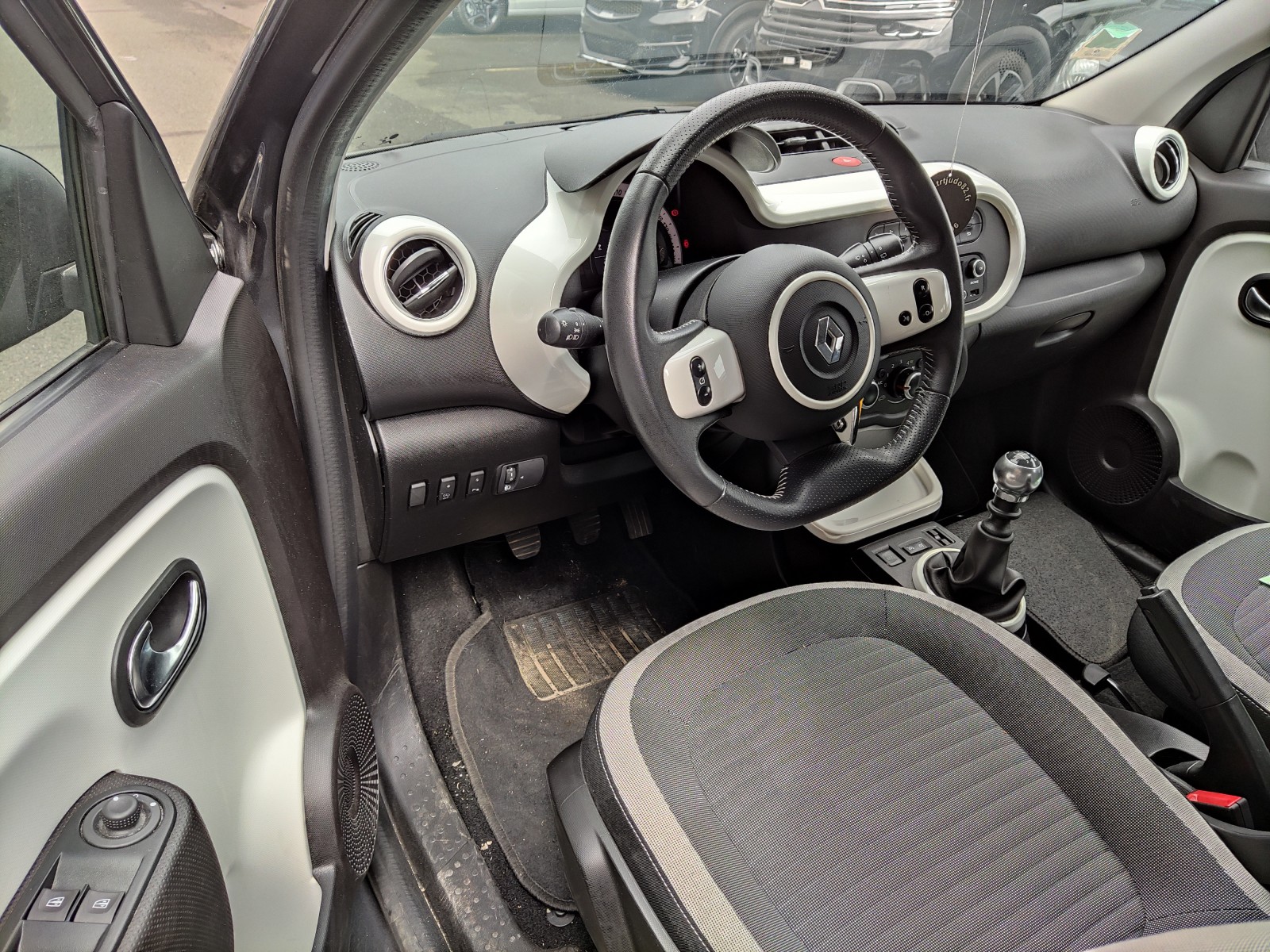 RENAULT - TWINGO III - #172536 - 5
