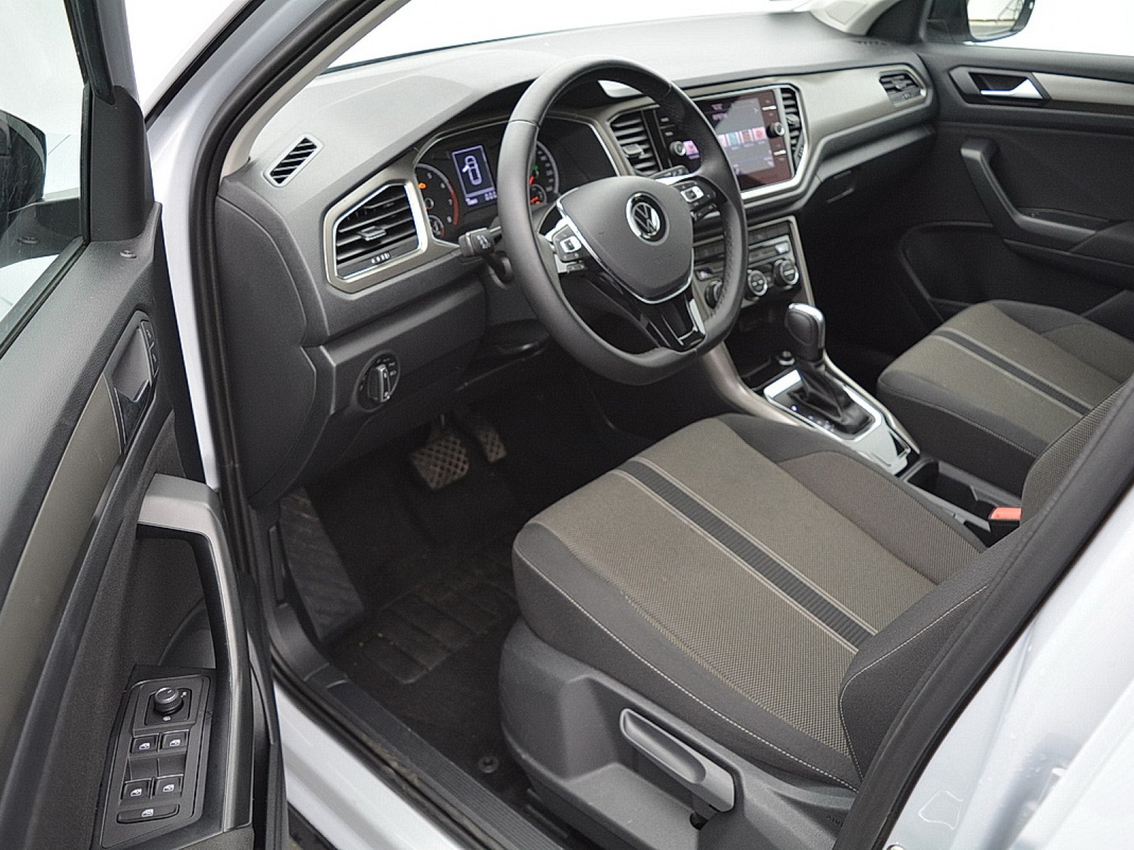 VOLKSWAGEN - T-ROC - #165194 - 3