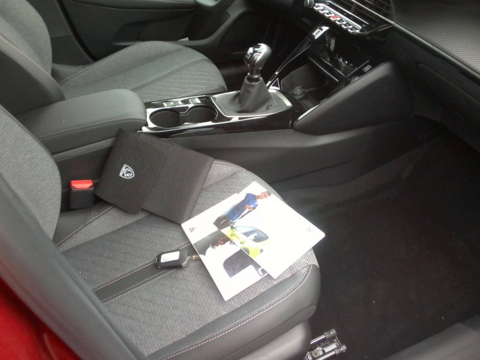 PEUGEOT - 208 - #665052 - 9