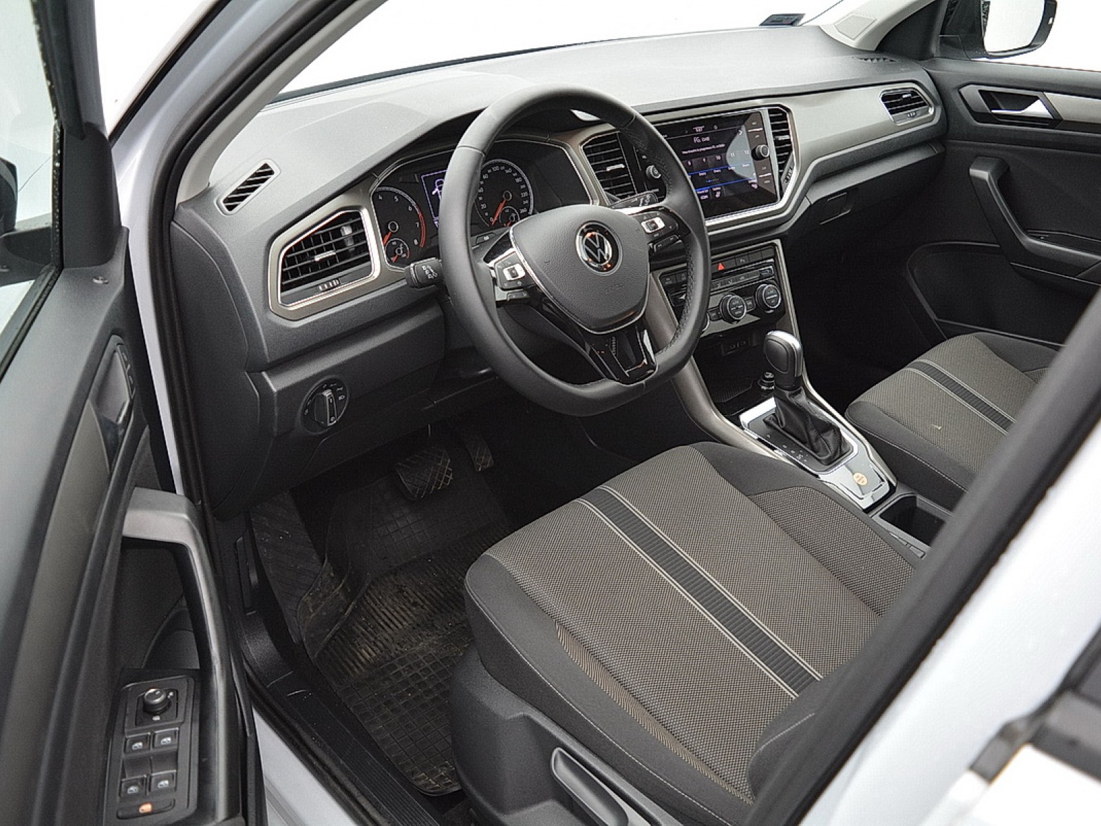 VOLKSWAGEN - T-ROC - #165233 - 3