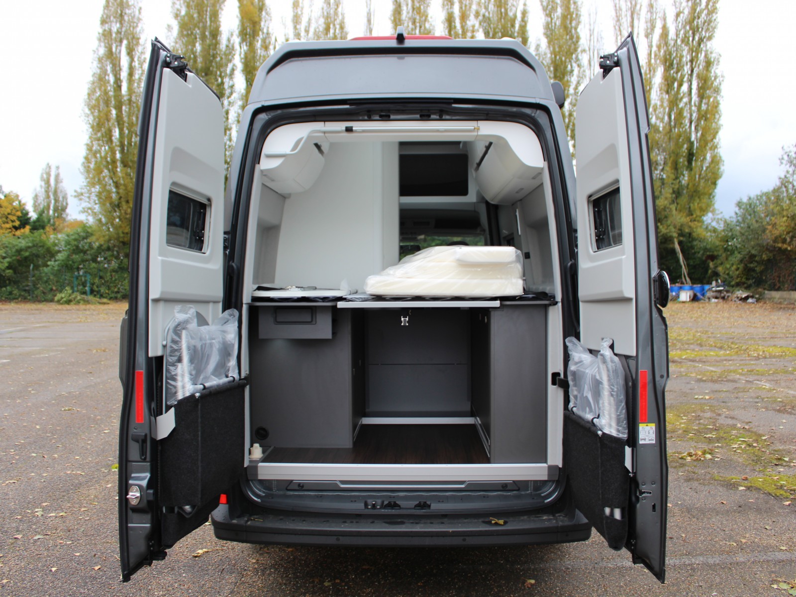 VOLKSWAGEN - GRAND CALIFORNIA - #174933 - 4