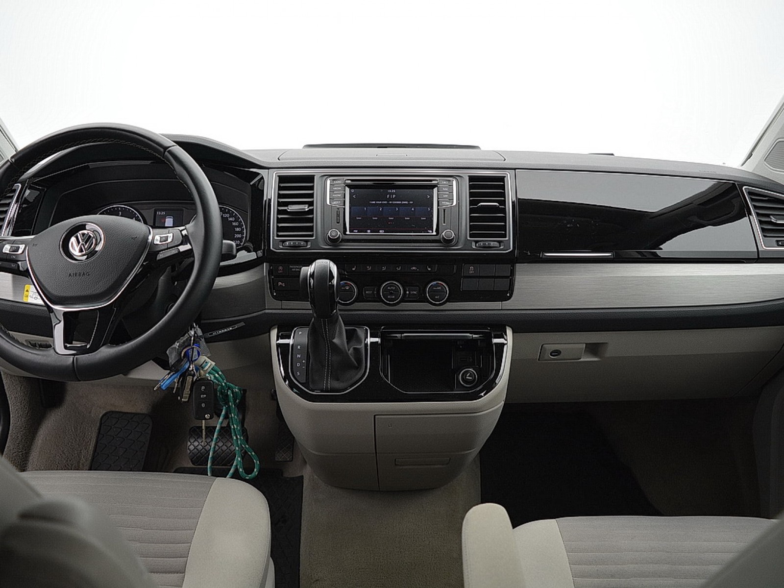 VOLKSWAGEN - CALIFORNIA 6.1 - #175290 - 5