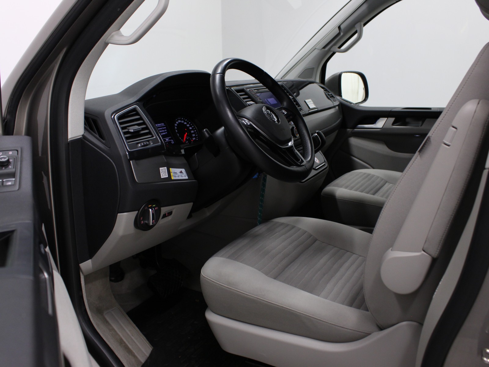 VOLKSWAGEN - CALIFORNIA 6.1 - #175813 - 4