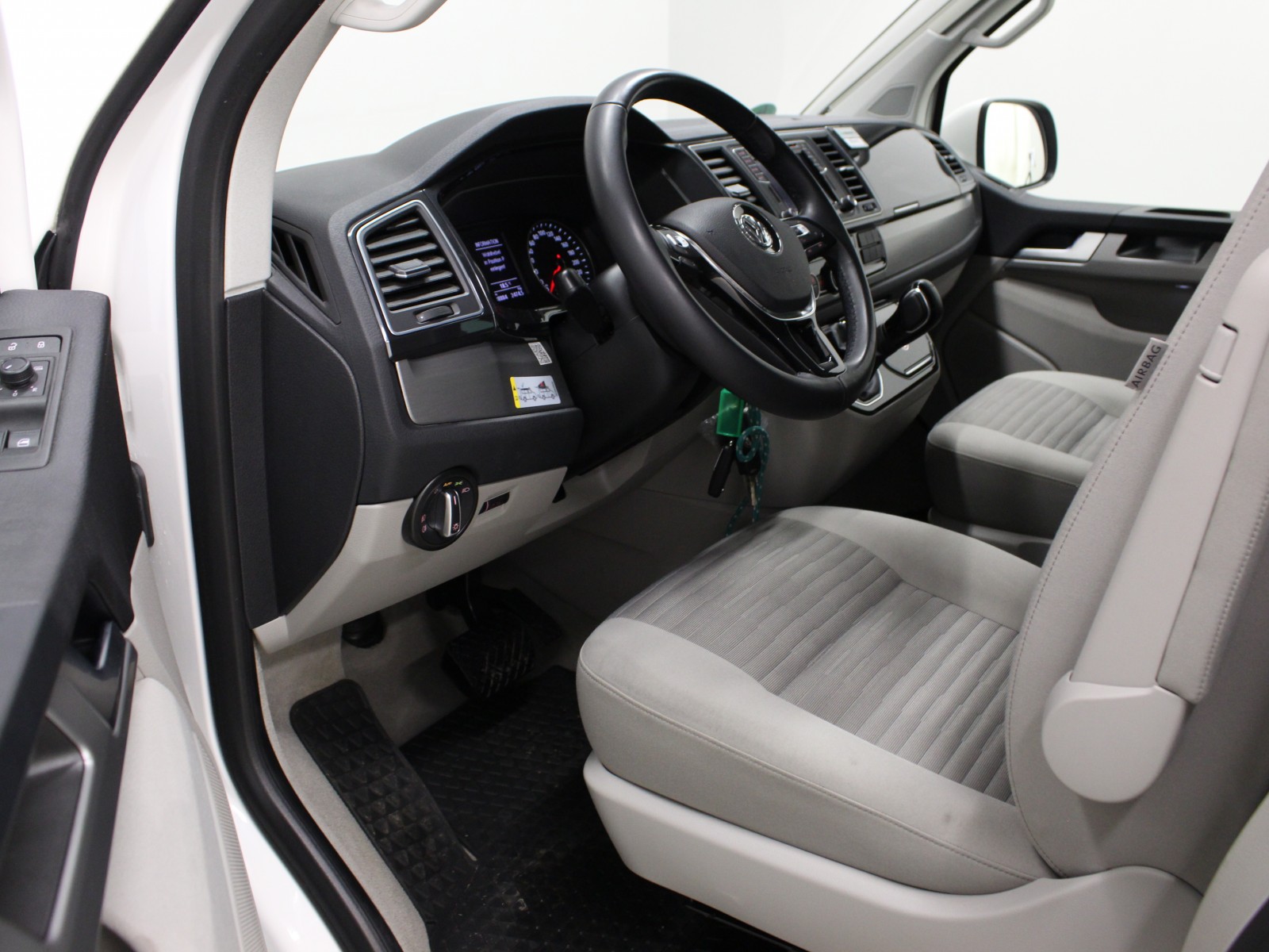VOLKSWAGEN - CALIFORNIA 6.1 - #175288 - 4