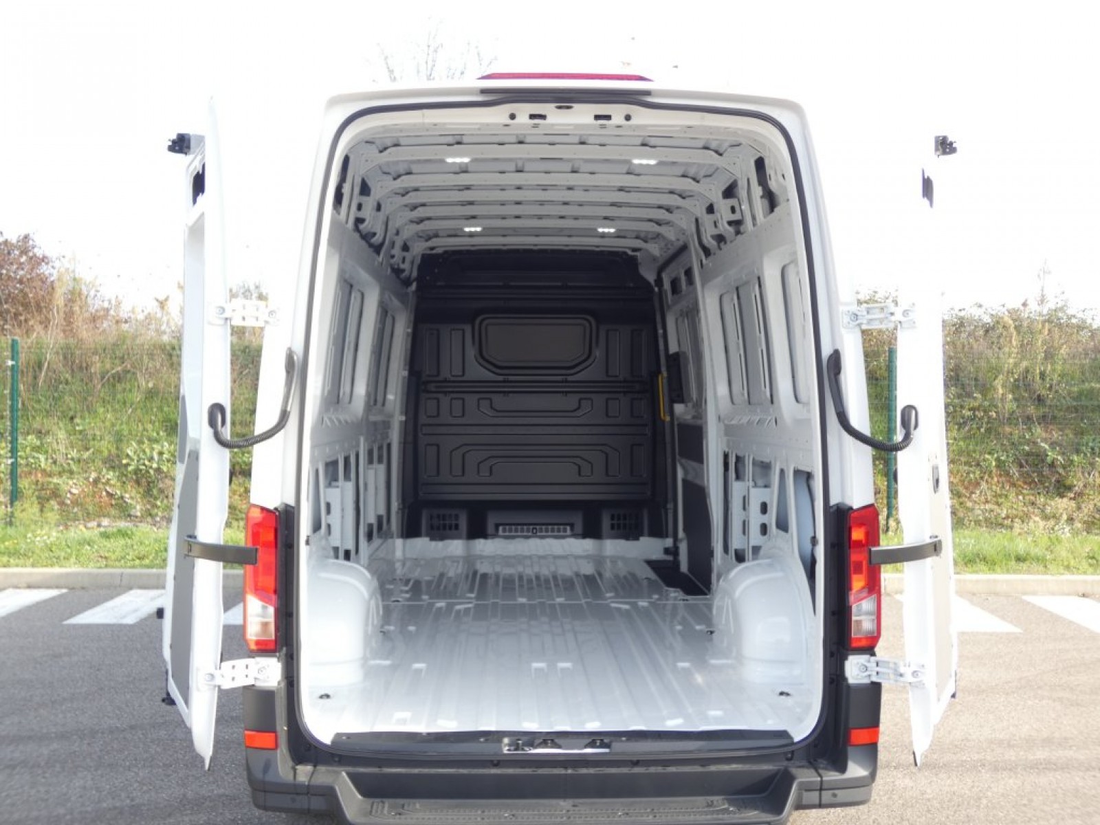 VOLKSWAGEN - CRAFTER VAN NOUVEAU - #709487 - 7