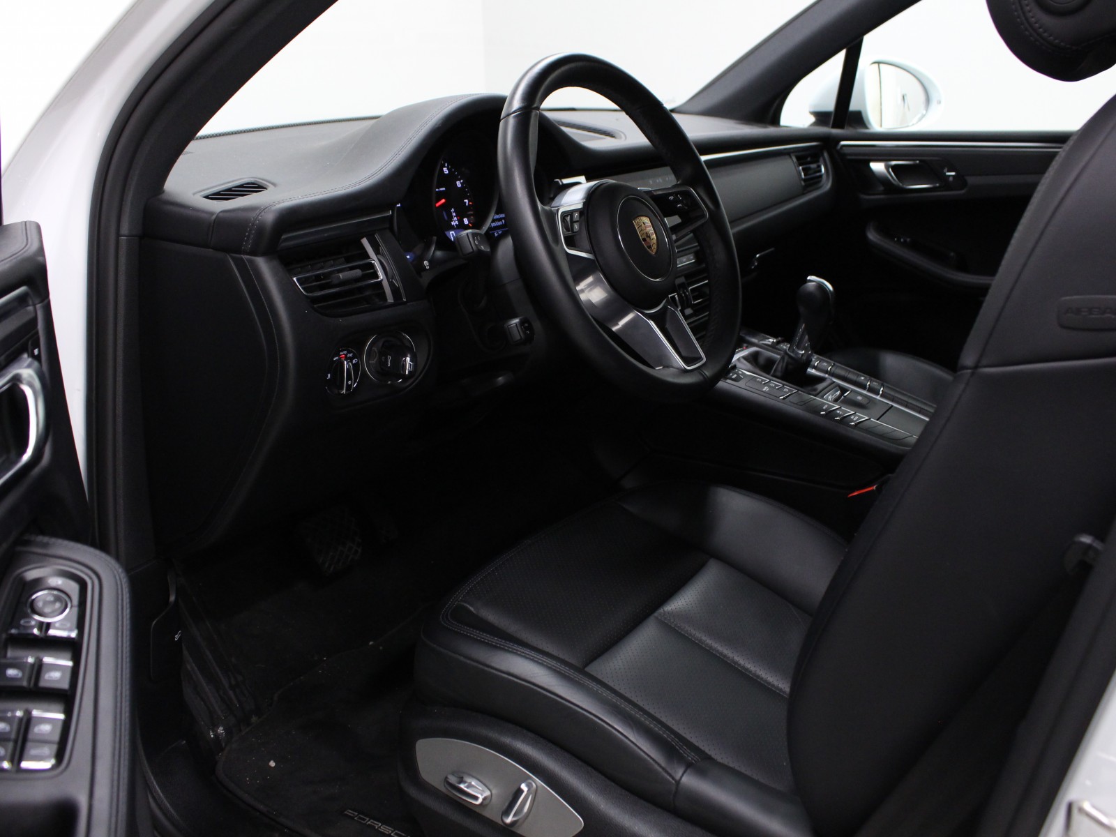 PORSCHE - MACAN - #175298 - 3
