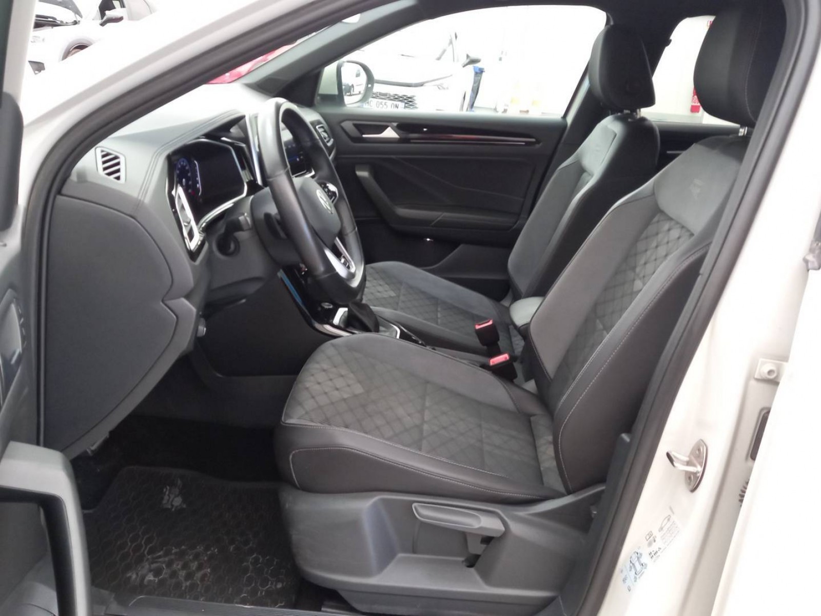 VOLKSWAGEN - T-ROC - #598161 - 7