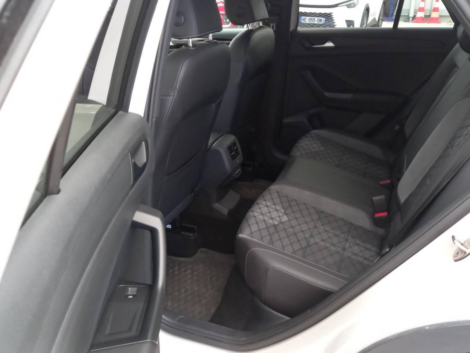 VOLKSWAGEN - T-ROC - #598161 - 8