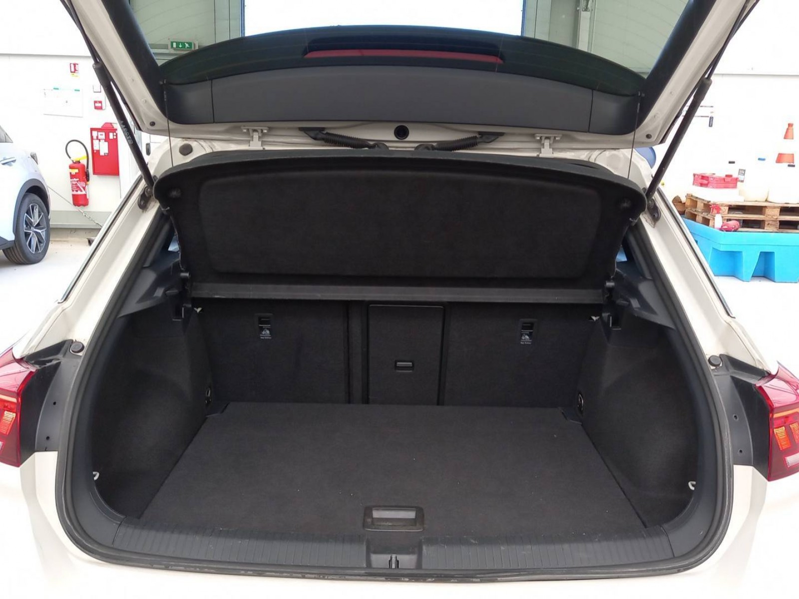 VOLKSWAGEN - T-ROC - #598161 - 12