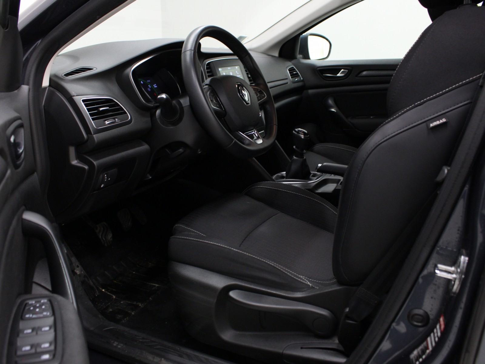 RENAULT - MEGANE IV BERLINE BUSINESS - #178426 - 3