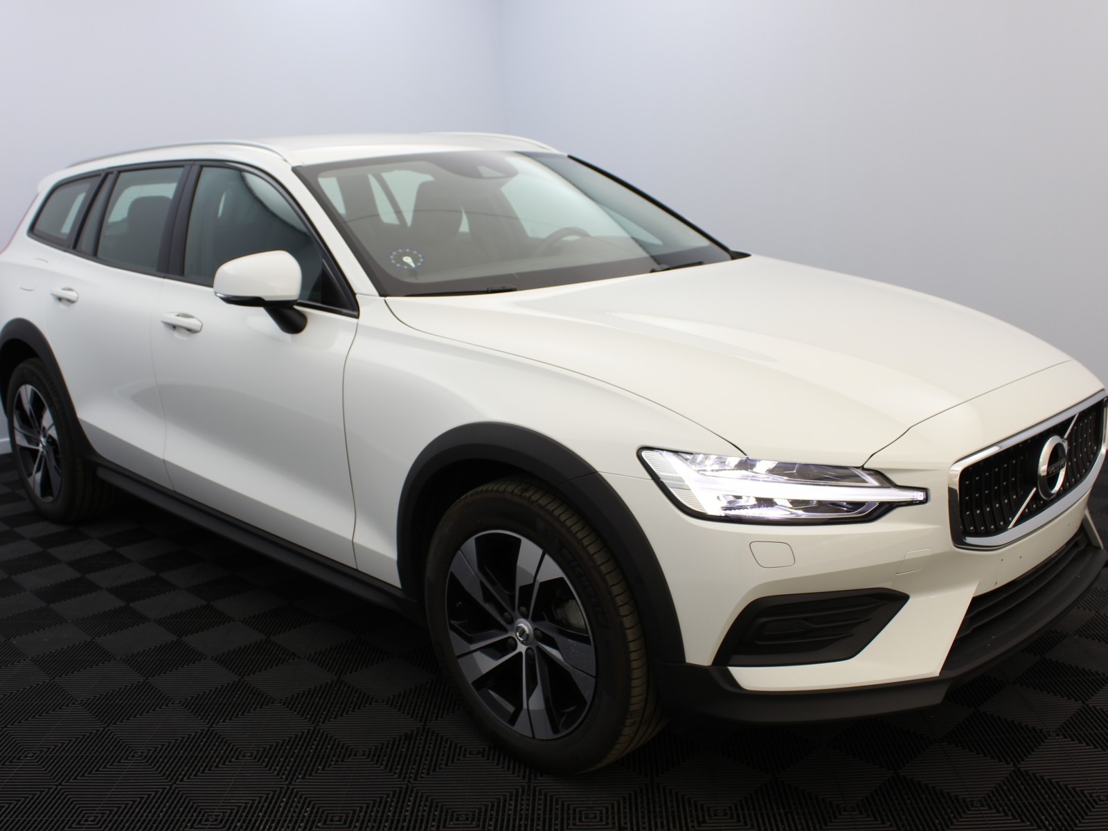 VOLVO - V60 CROSS COUNTRY - #179552 - 1