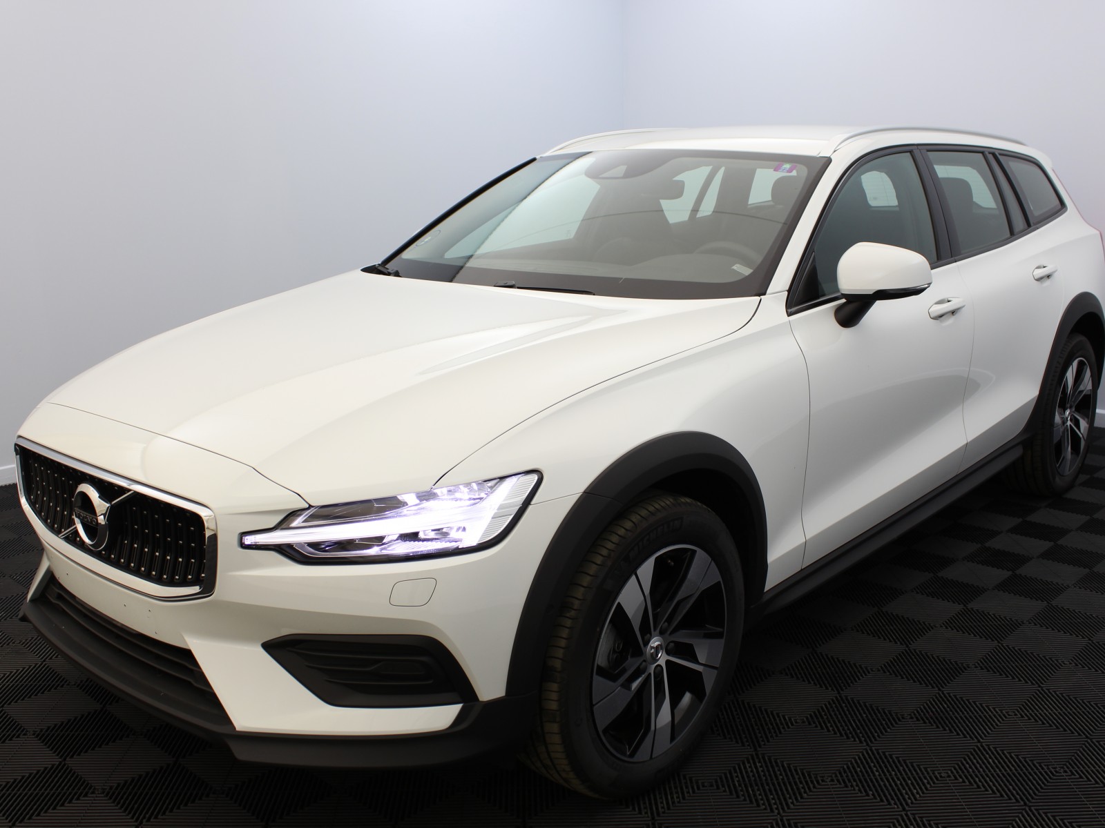 VOLVO - V60 CROSS COUNTRY - #179552 - 0