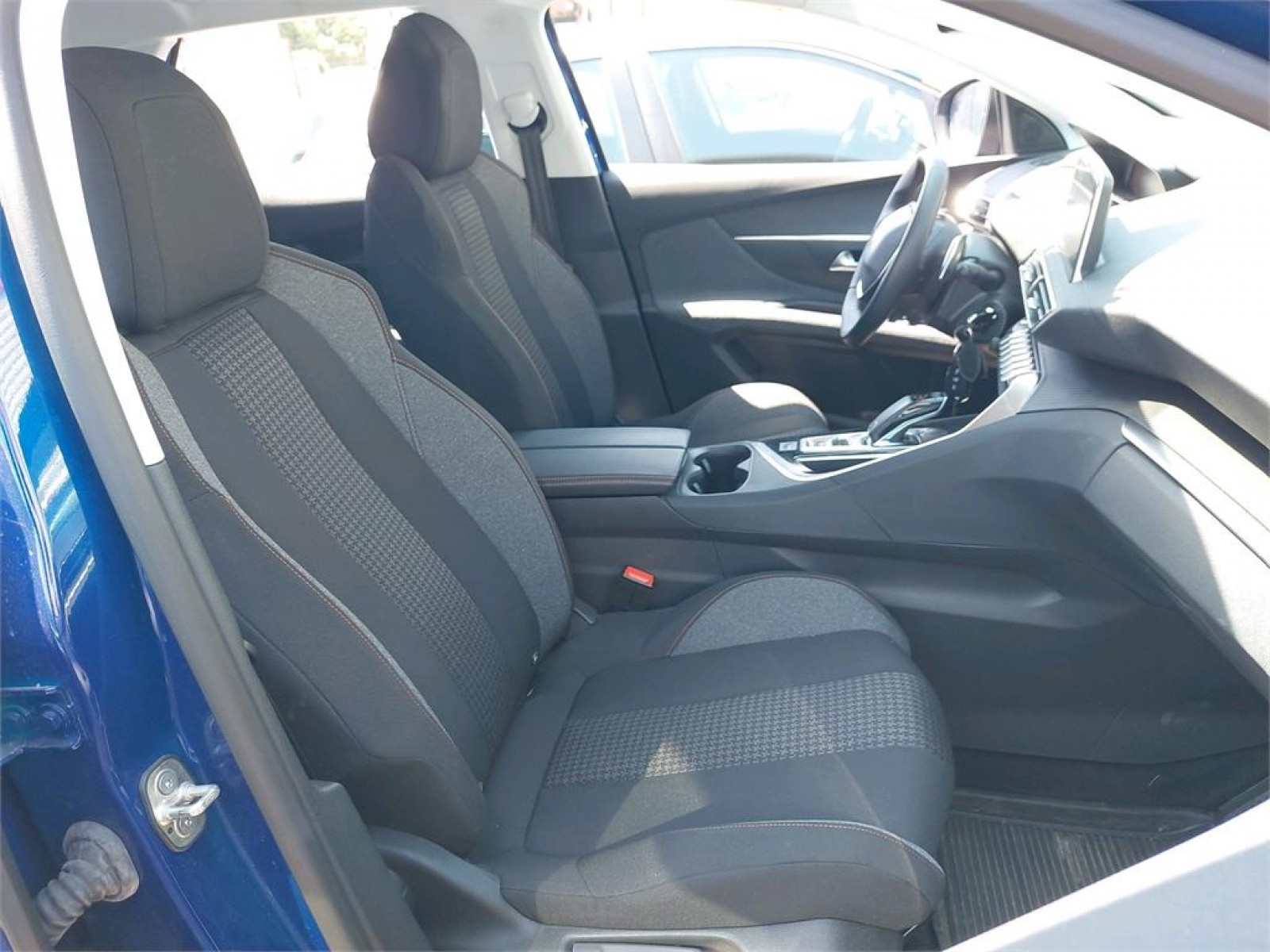 PEUGEOT - 3008 BUSINESS - #180415 - 2