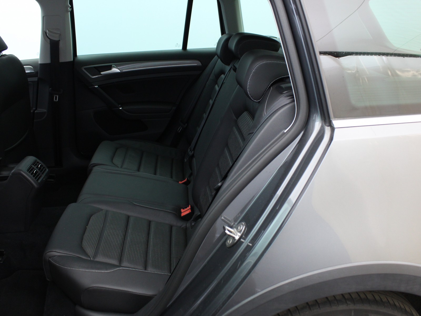 VOLKSWAGEN - GOLF SW - #180050 - 8