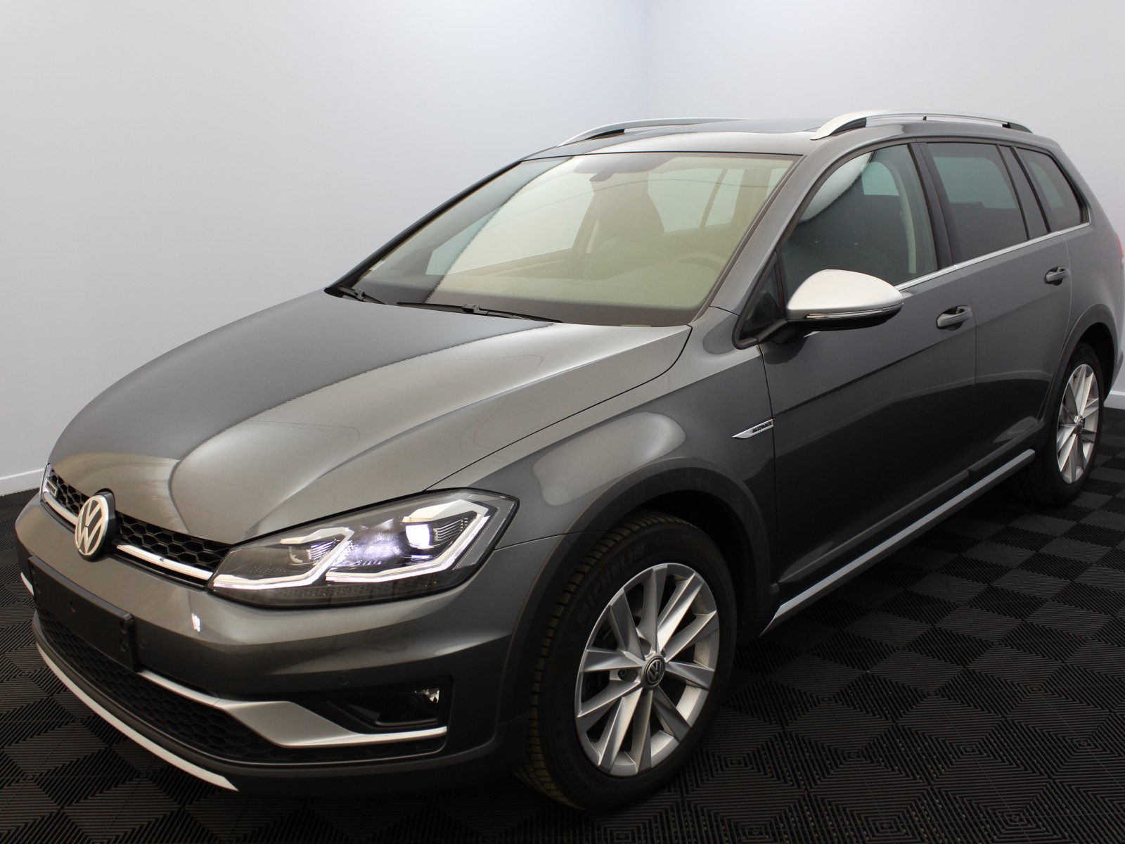 VOLKSWAGEN - GOLF SW - #180050 - 0