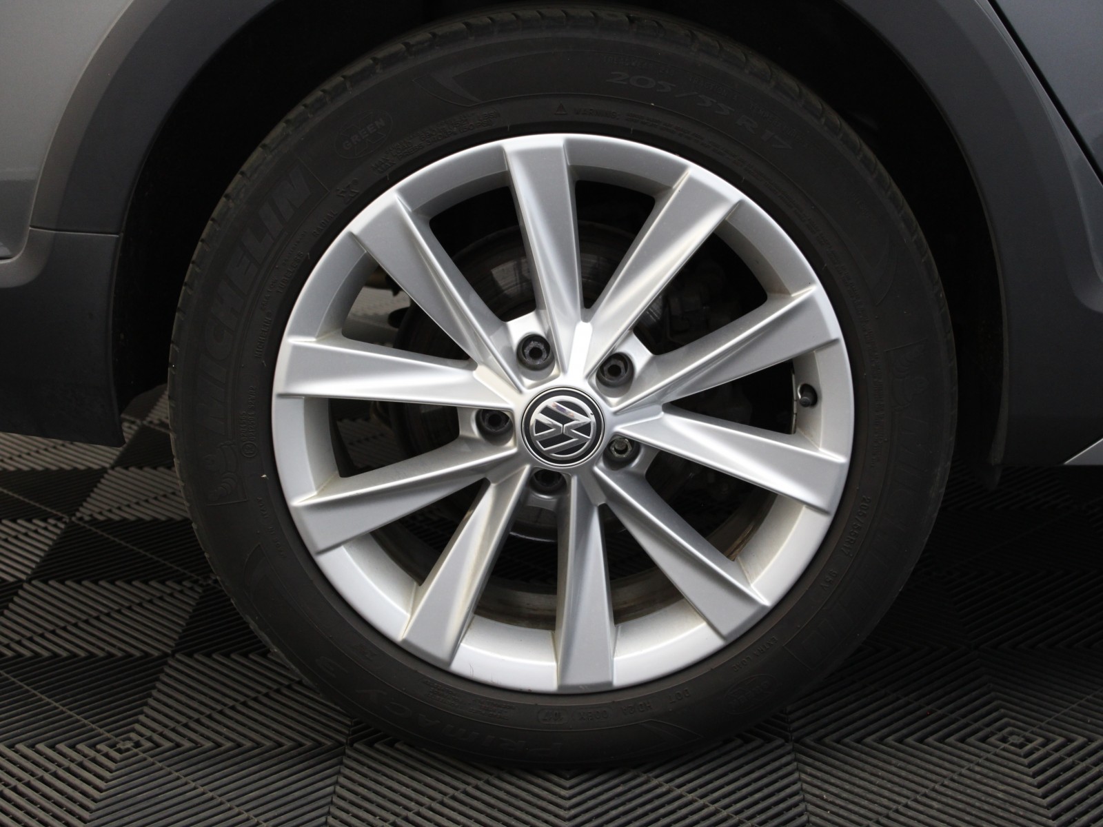 VOLKSWAGEN - GOLF SW - #180050 - 6