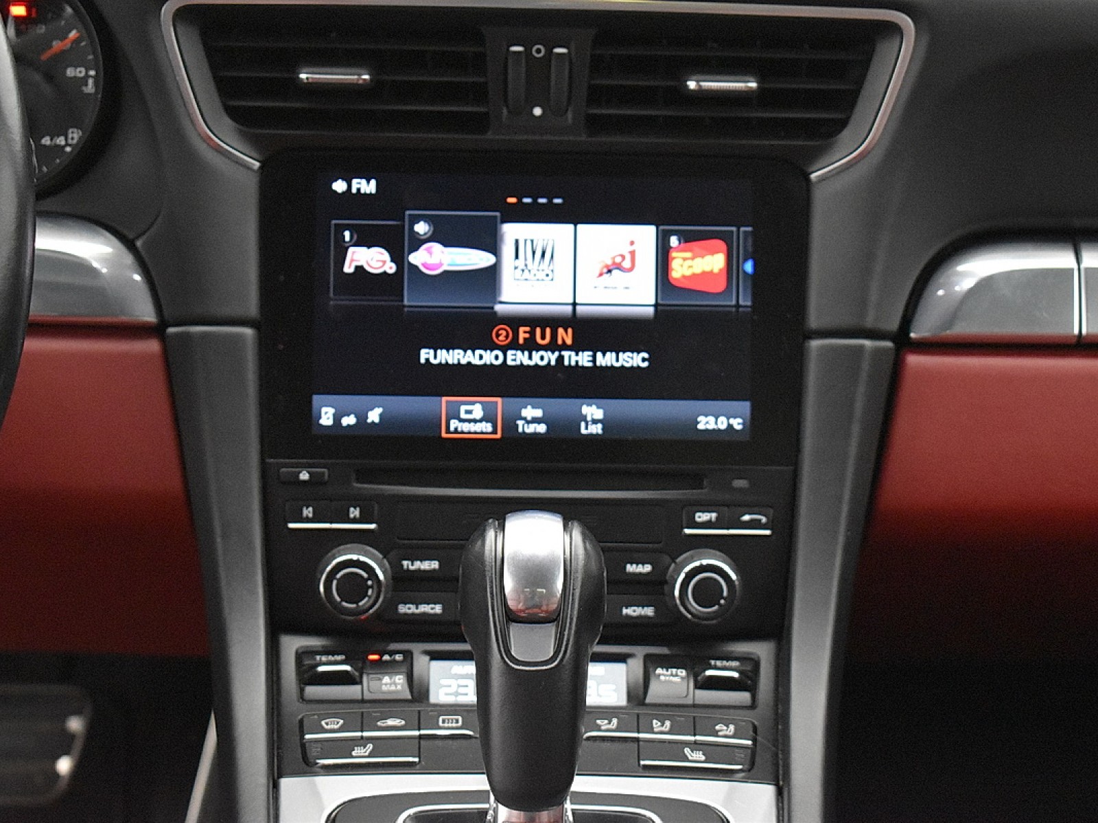 PORSCHE - 911 CARRERA COUPE - #180708 - 11