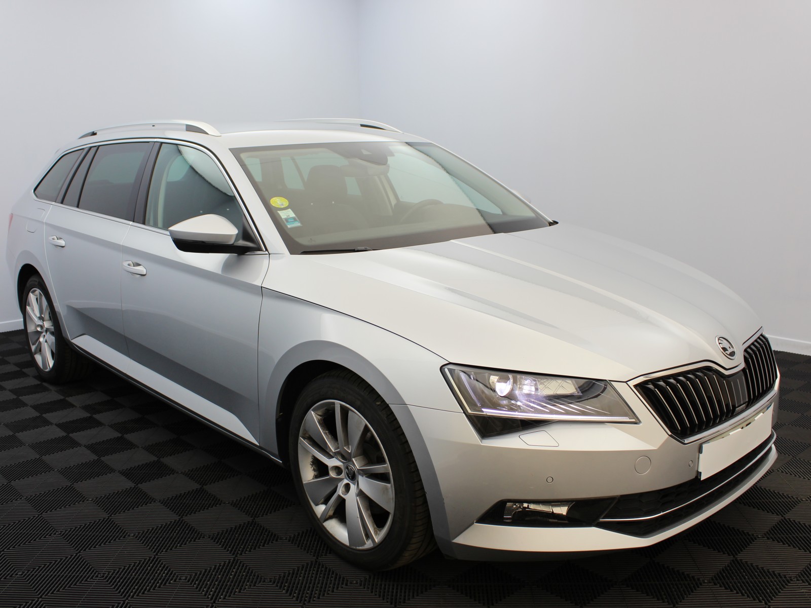 SKODA - SUPERB COMBI - #180431 - 1