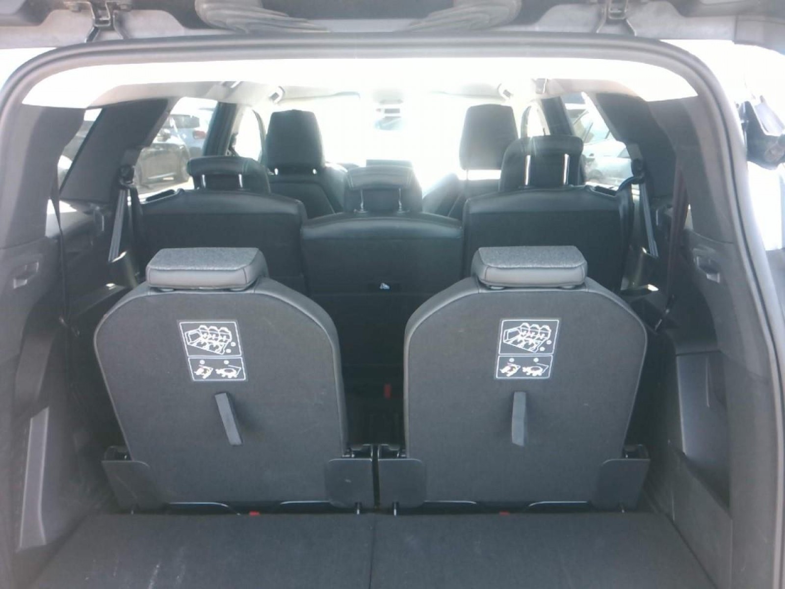 PEUGEOT - 5008 - #181210 - 3