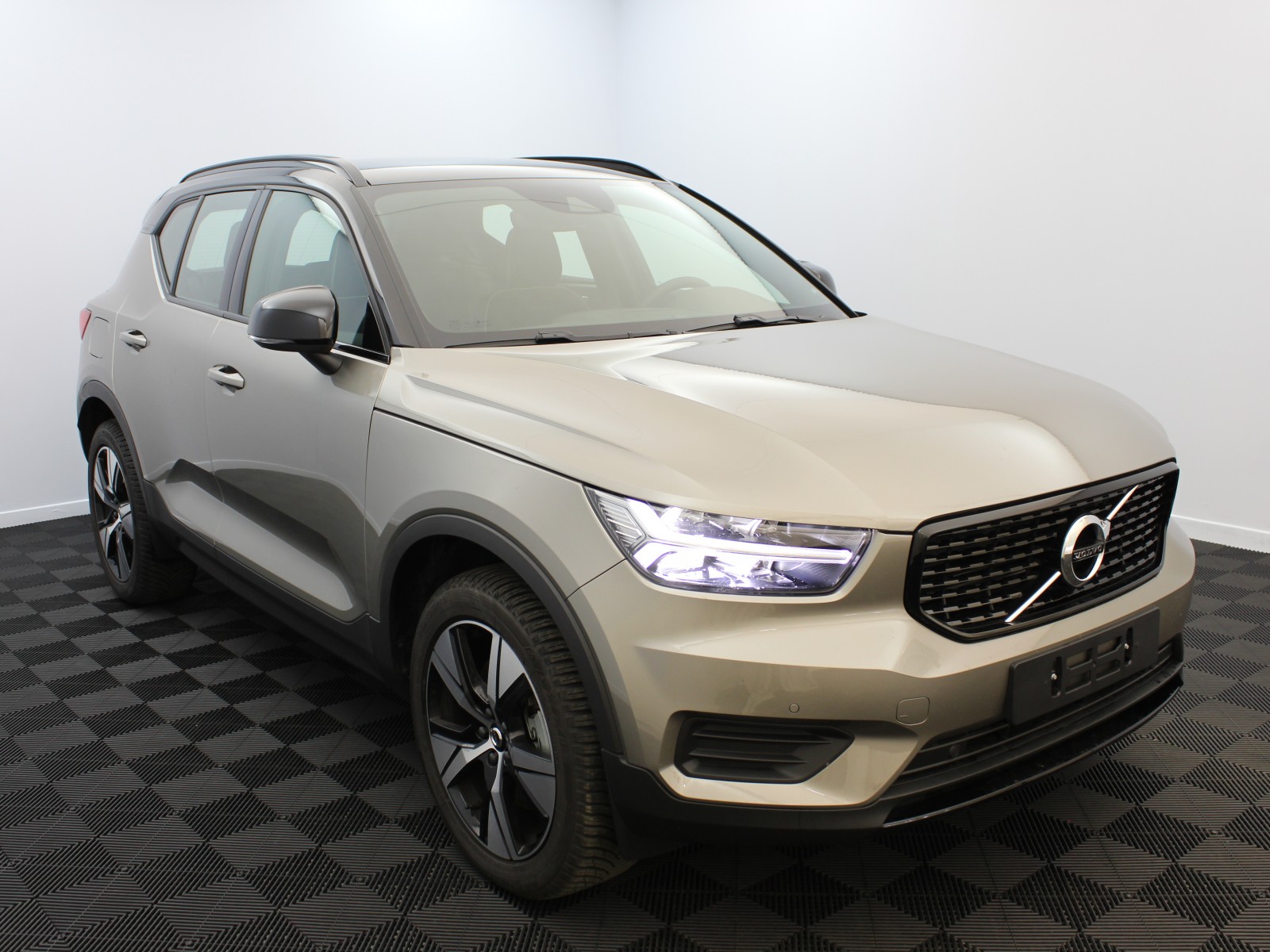 VOLVO - XC40 - #171711 - 1