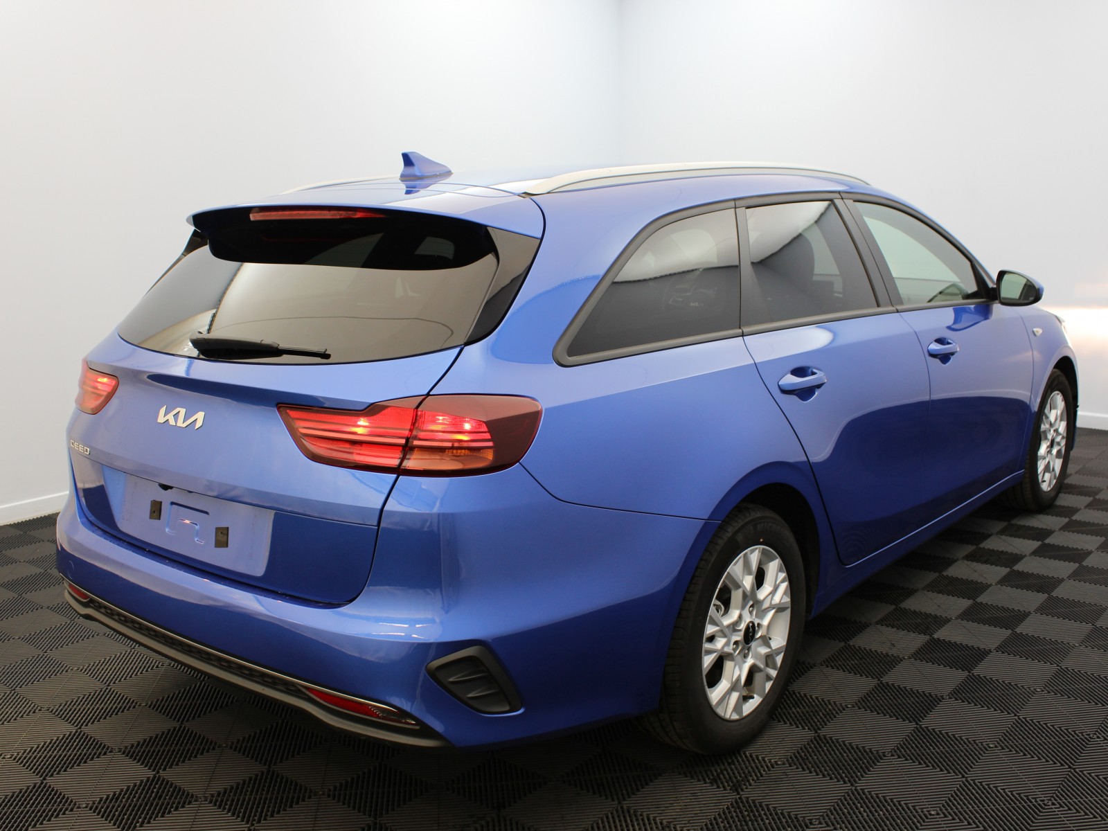 KIA - CEED SW - #179260 - 3