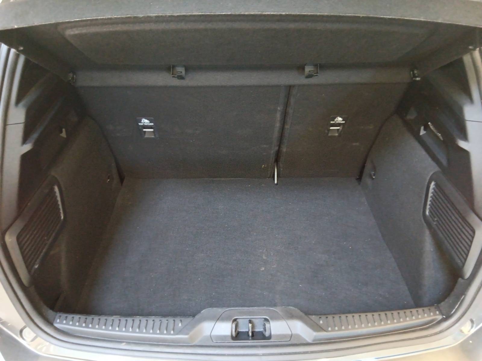 FORD - FOCUS - #761479 - 12