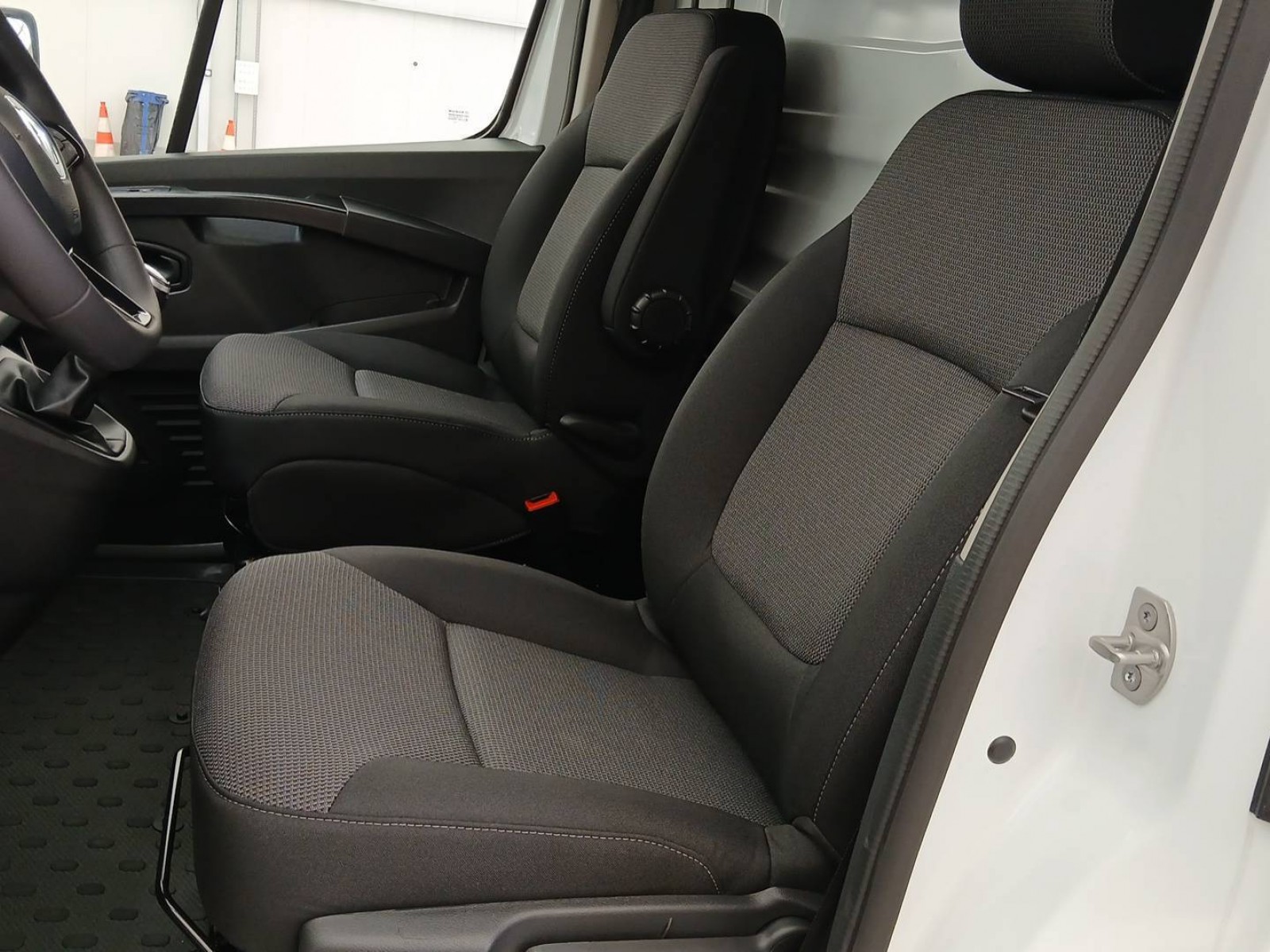 RENAULT - TRAFIC FOURGON - #736851 - 87