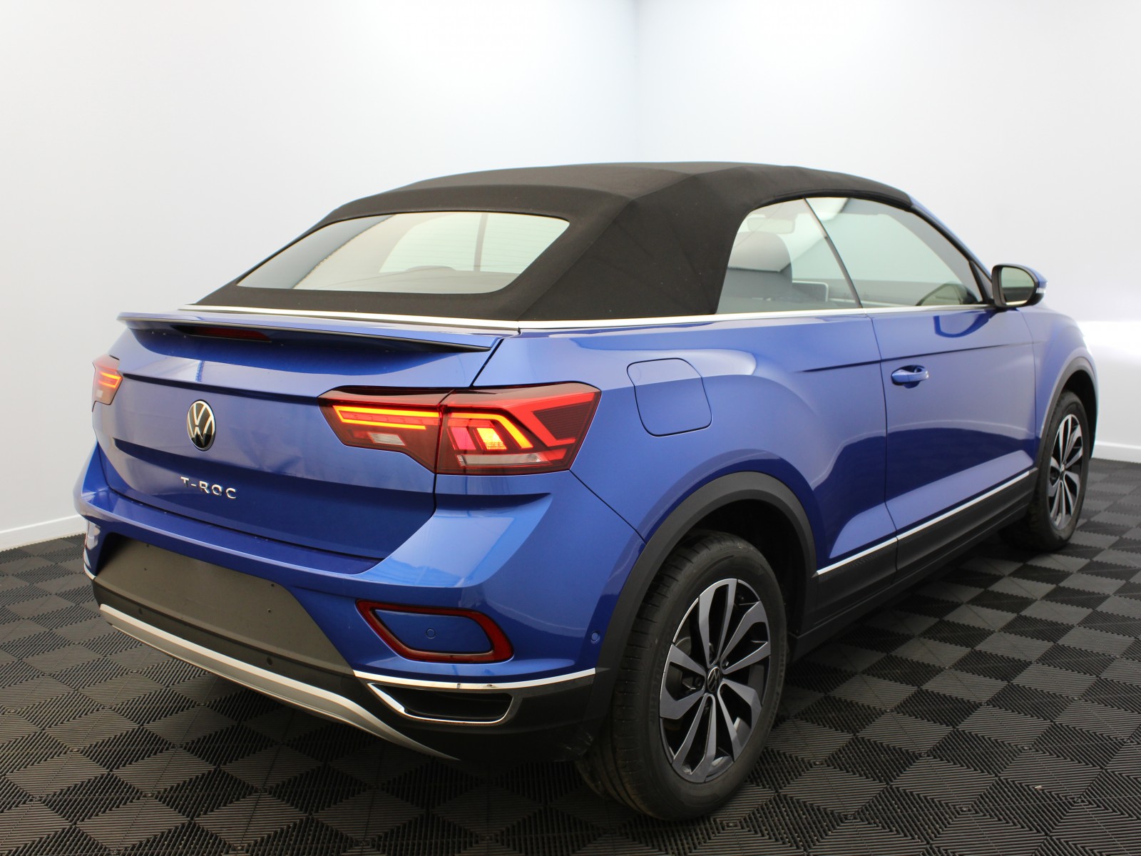 VOLKSWAGEN - T-ROC CABRIOLET - #180858 - 3