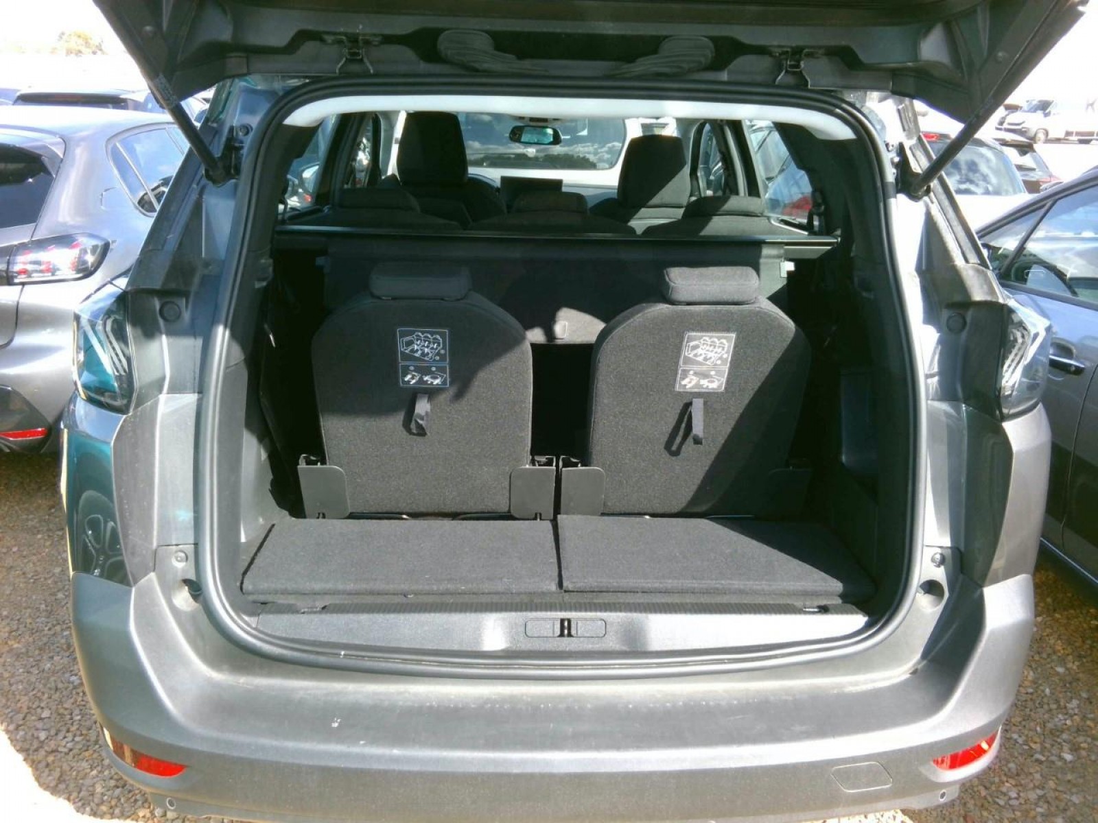 PEUGEOT - 5008 - #181608 - 3