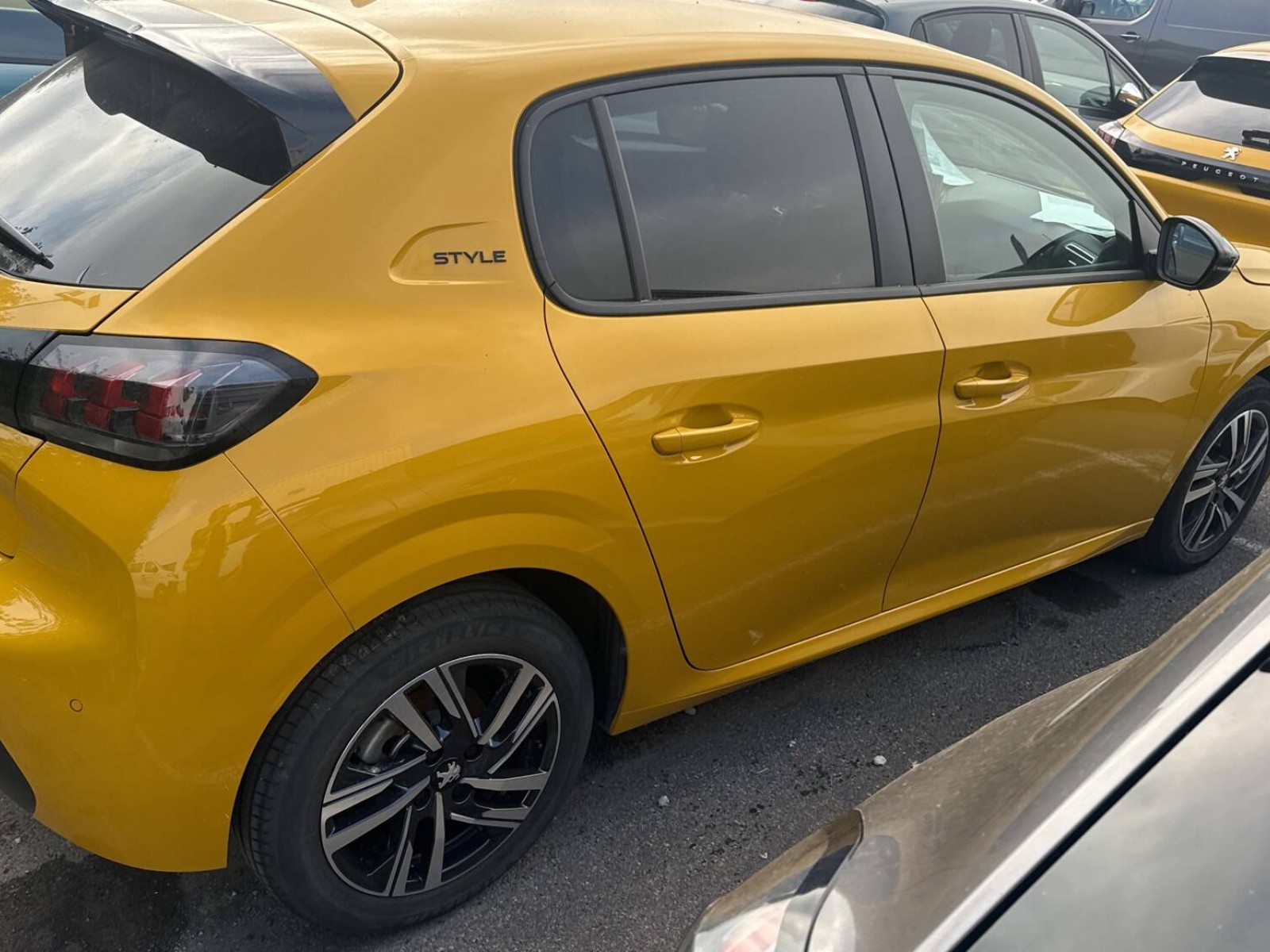 PEUGEOT - 208 - #836106 - 7