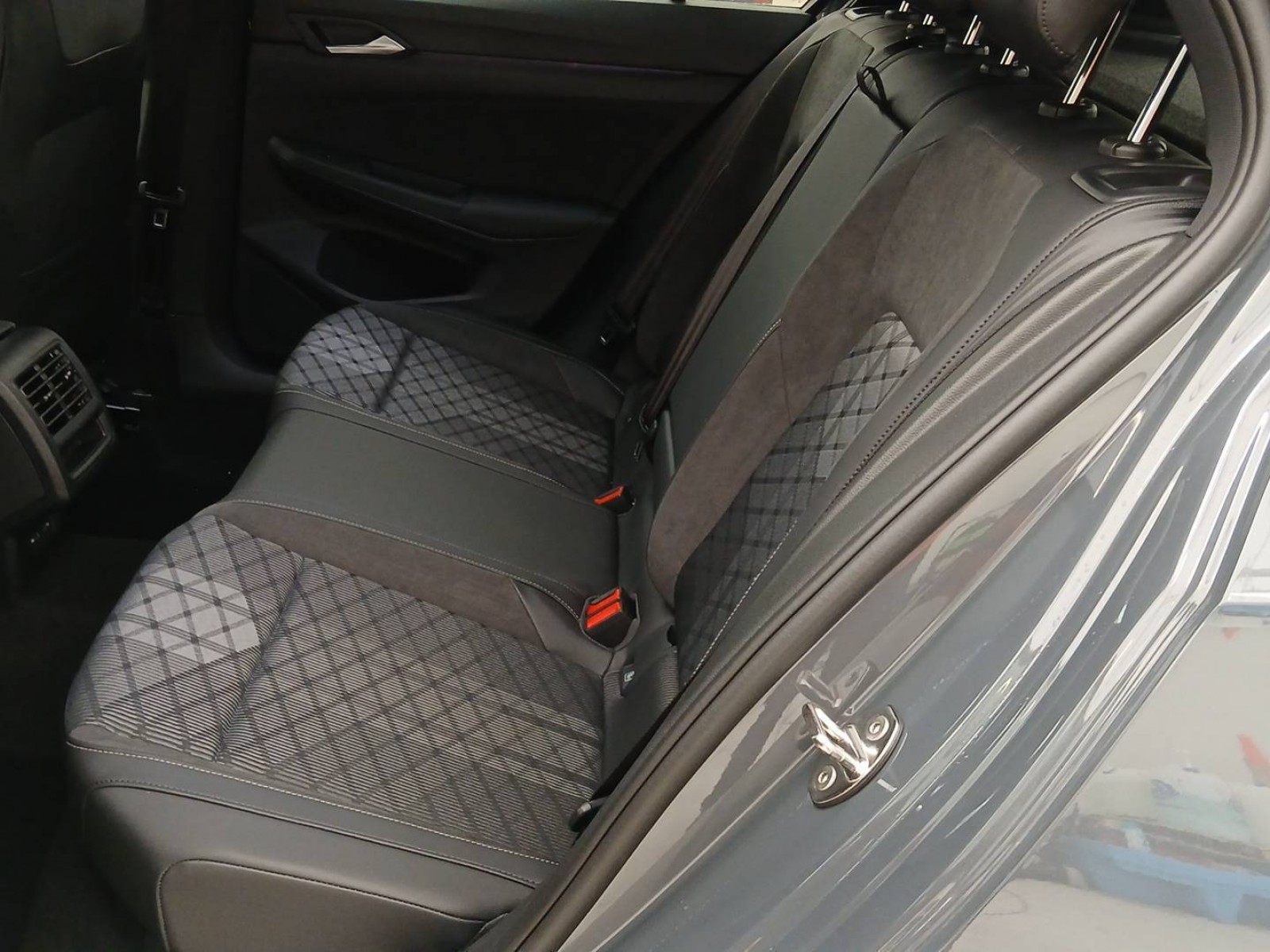 VOLKSWAGEN - GOLF - #818501 - 8