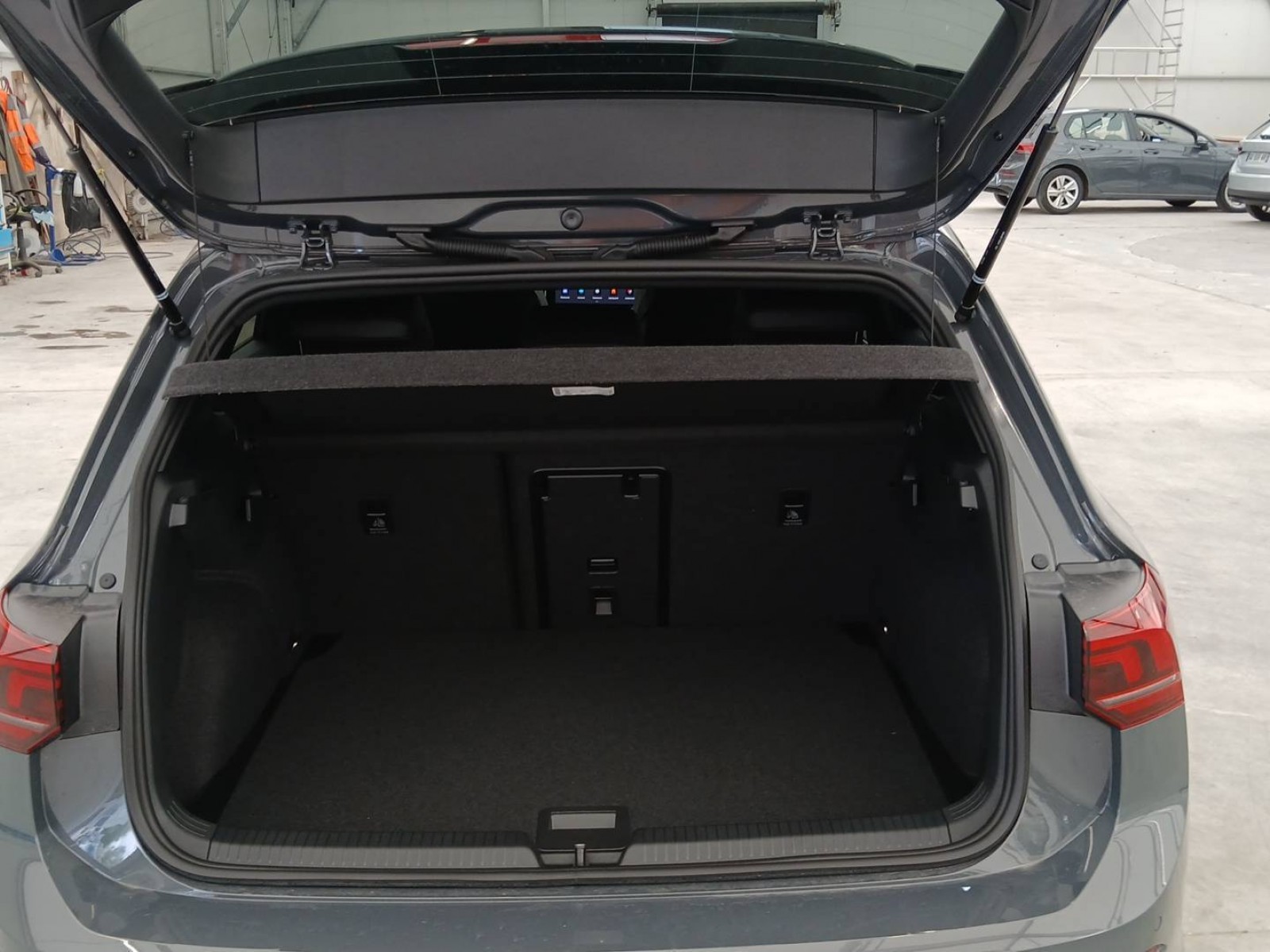 VOLKSWAGEN - GOLF - #818501 - 12