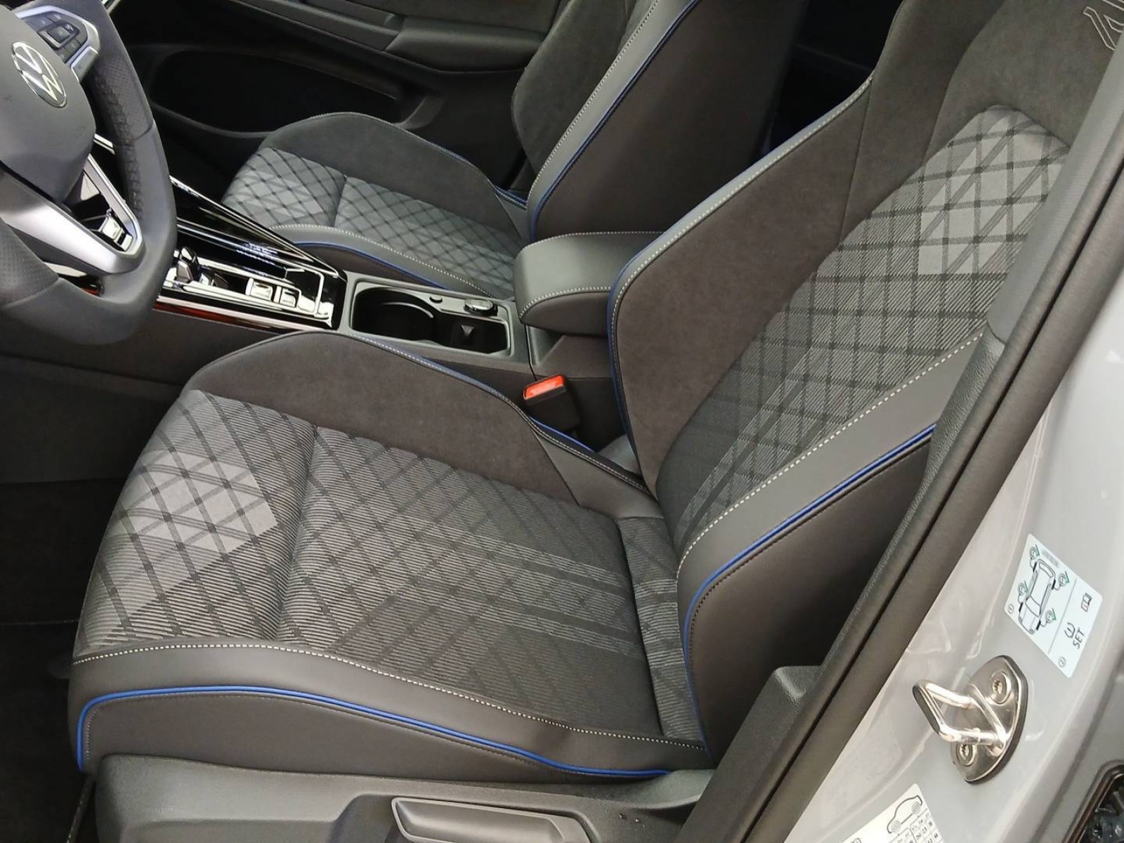 VOLKSWAGEN - GOLF - #818507 - 7