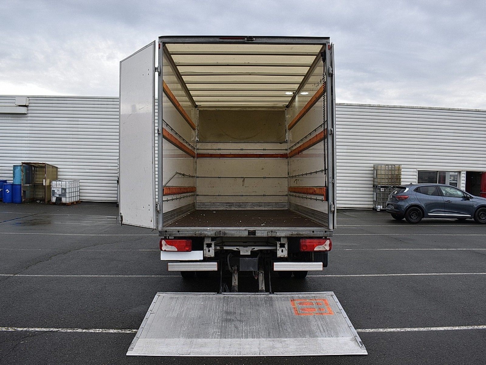 MERCEDES - SPRINTER CAISSE GRAND VOLUME 20M3 +HAYON - #181100 - 13