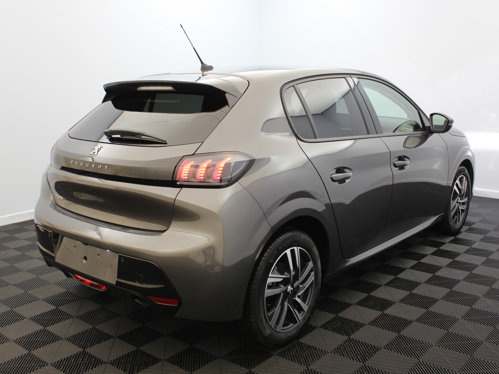 PEUGEOT - 208 - #178437 - 3