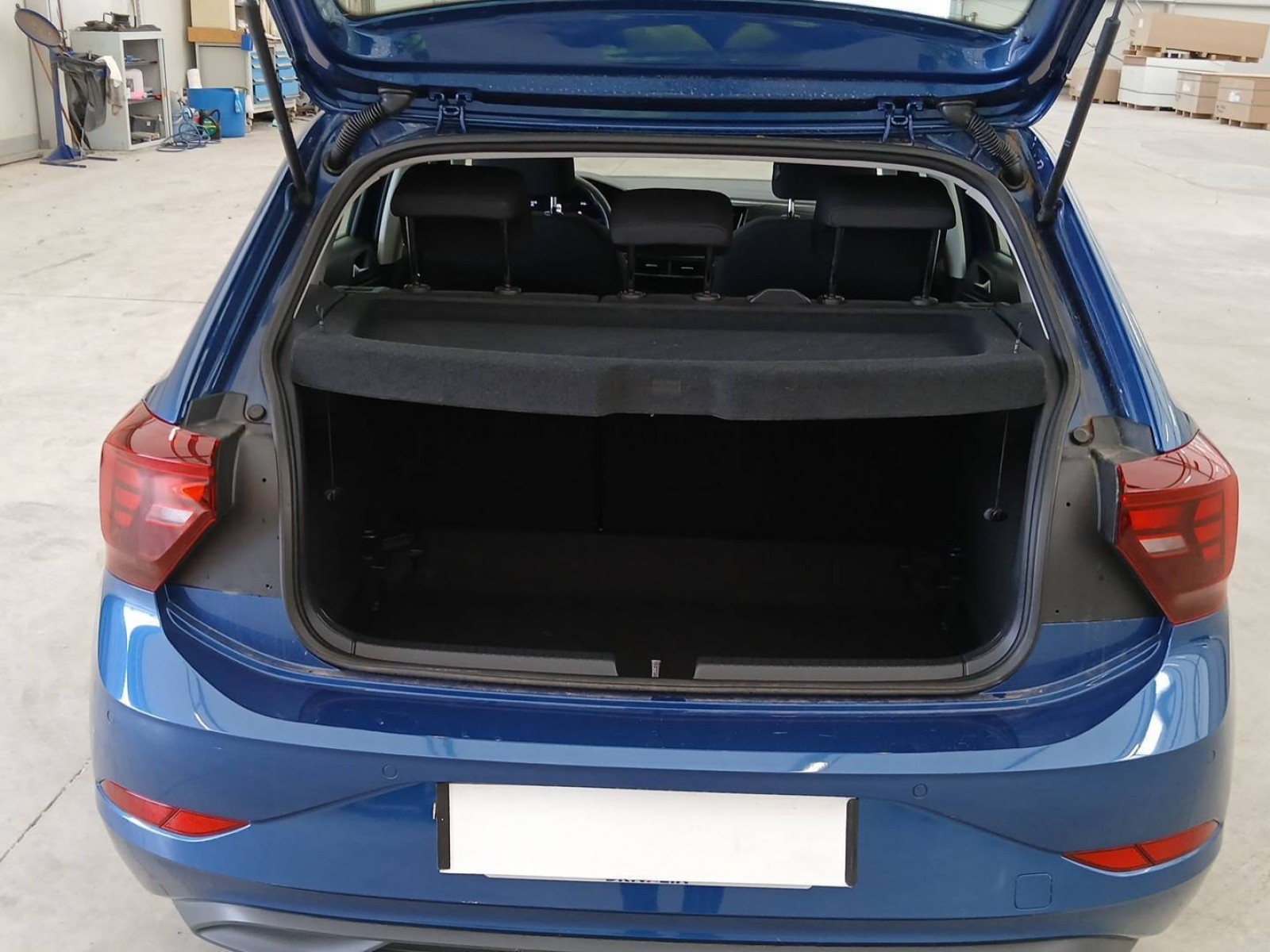 VOLKSWAGEN - POLO - #823678 - 9
