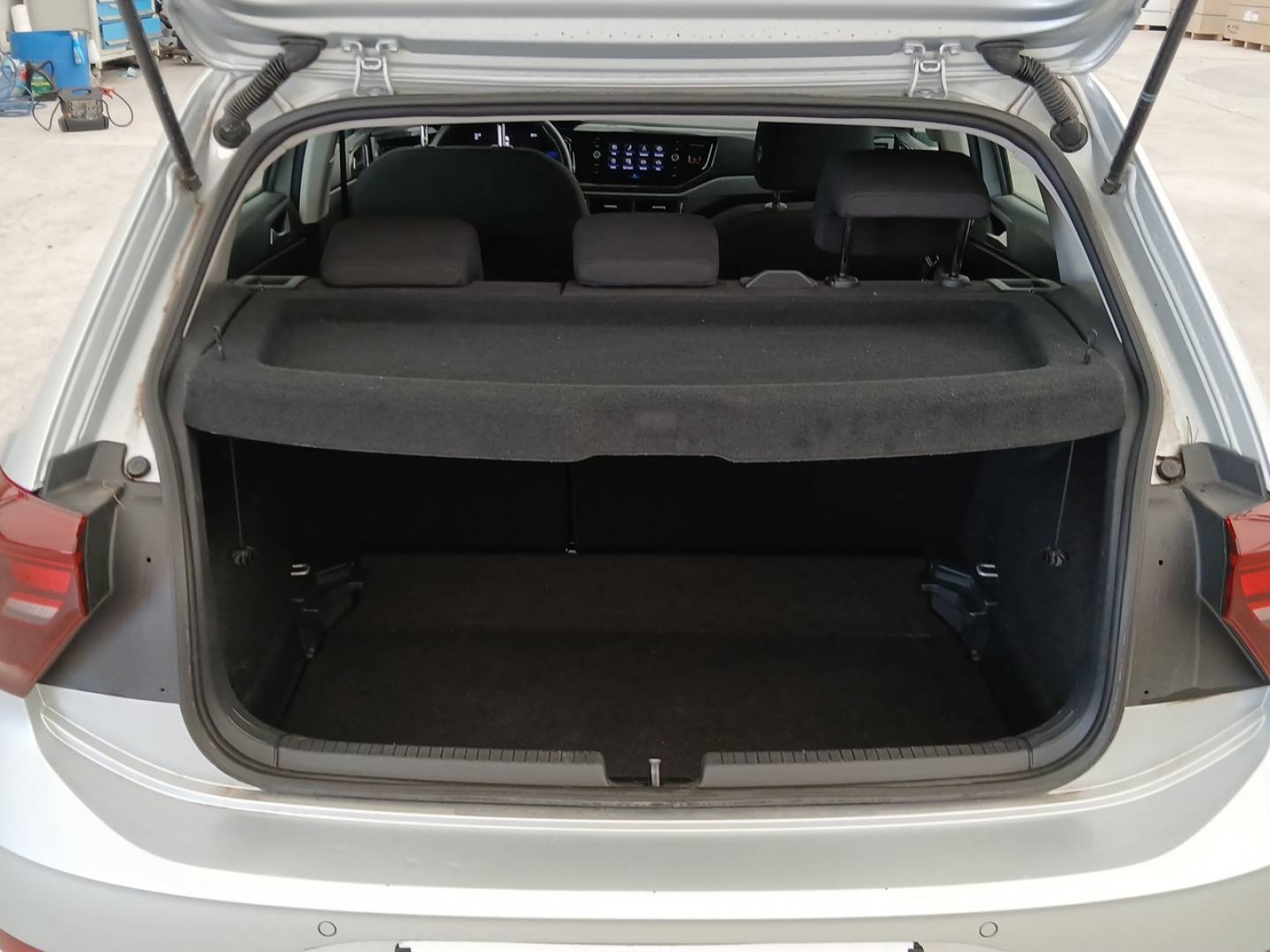 VOLKSWAGEN - POLO - #823728 - 11