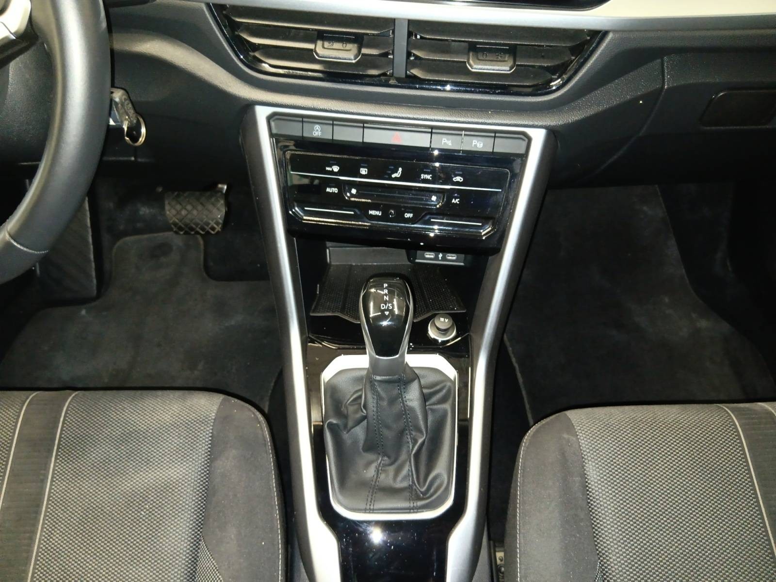 VOLKSWAGEN - T-ROC - #834796 - 13