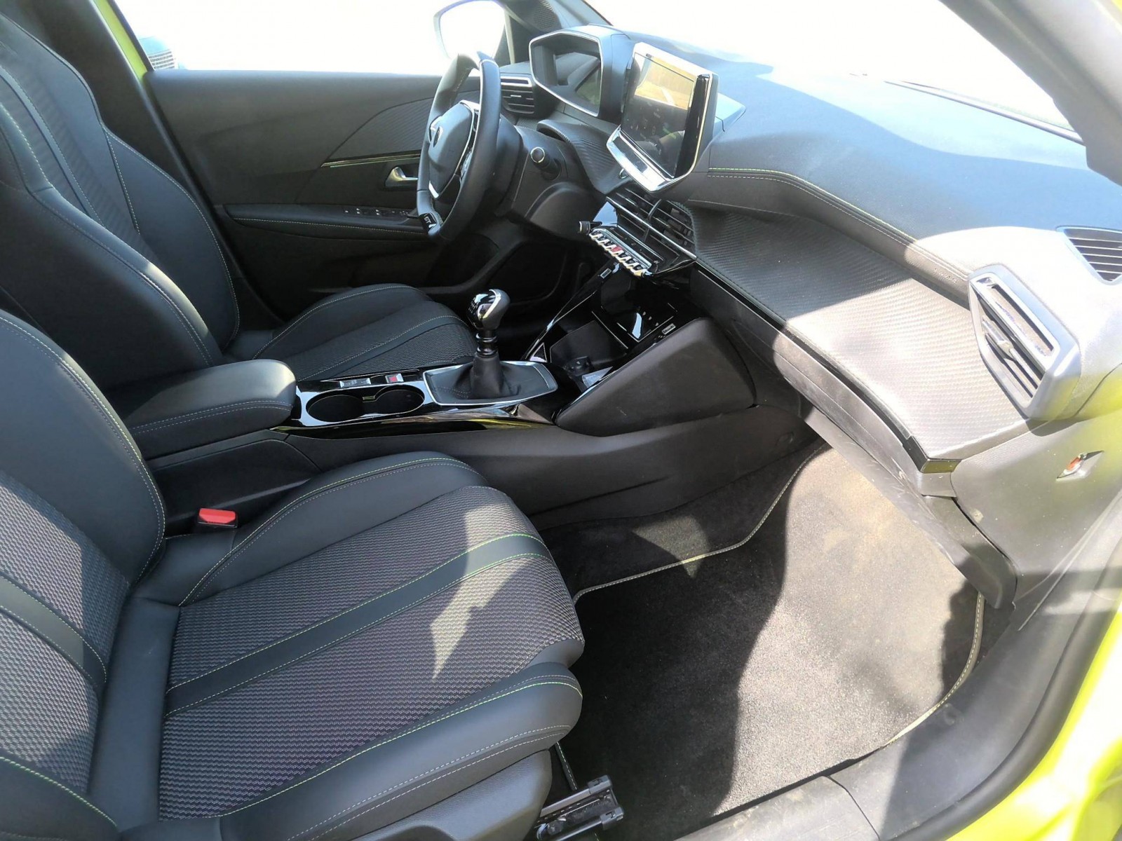 PEUGEOT - 208 - #841589 - 4
