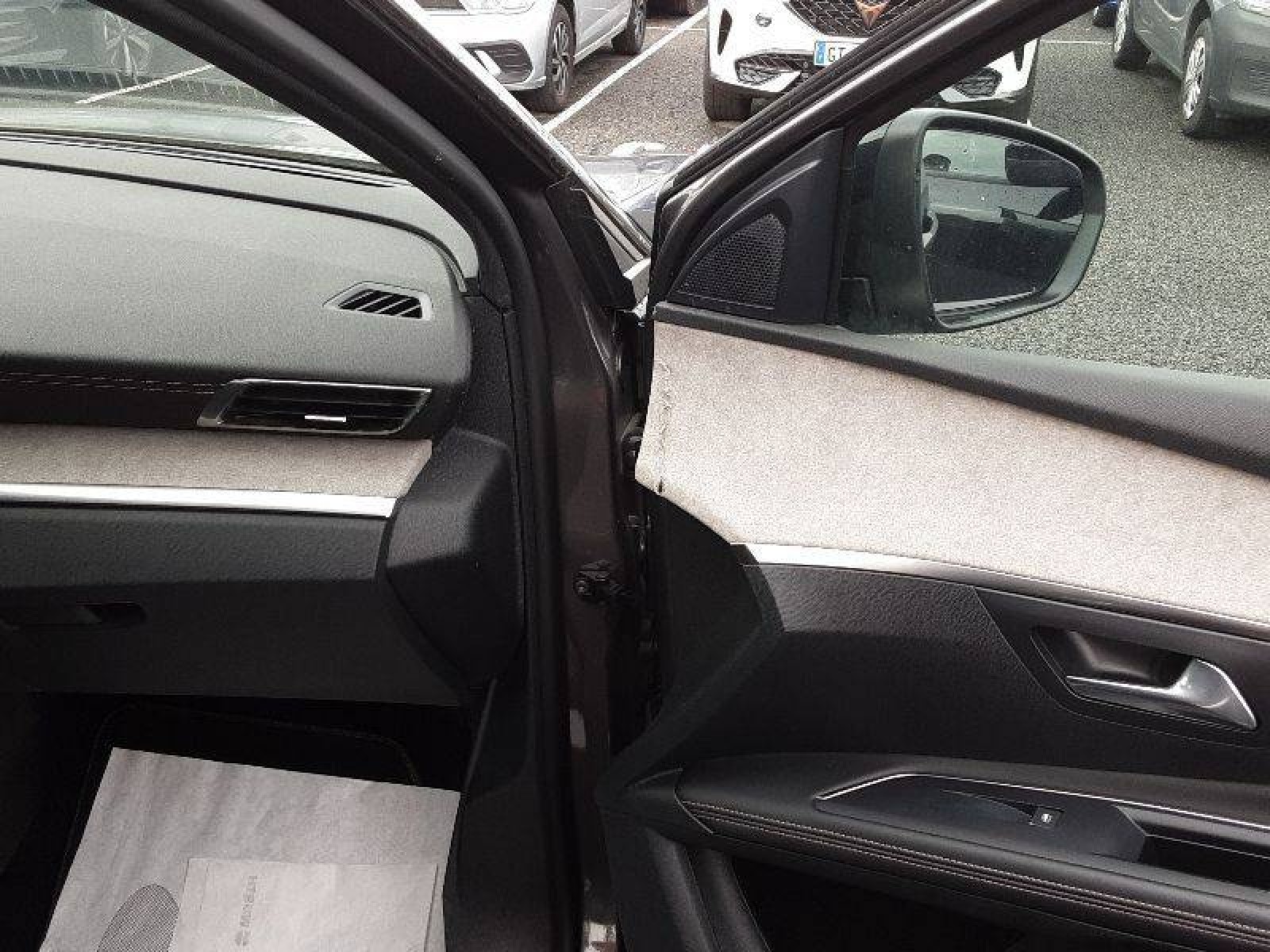 PEUGEOT - 5008 - #758401 - 31