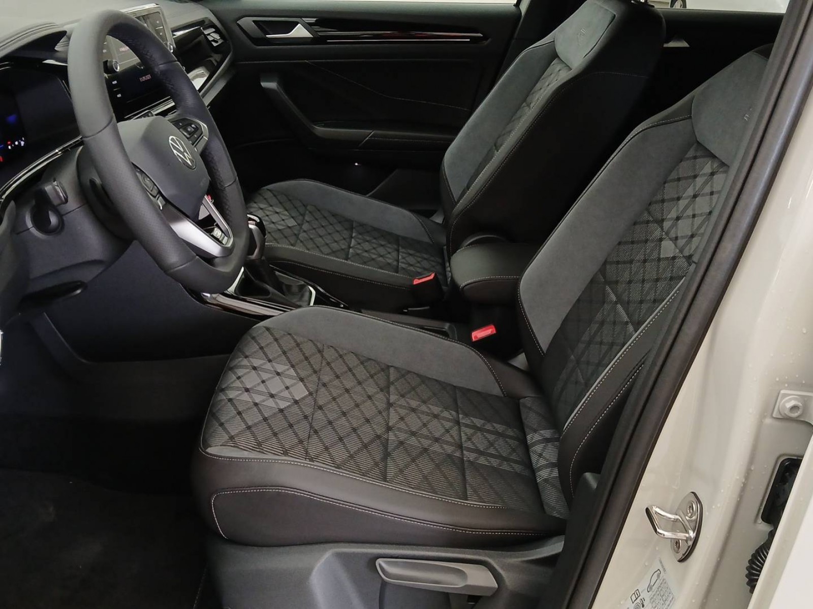 VOLKSWAGEN - T-ROC - #837747 - 10