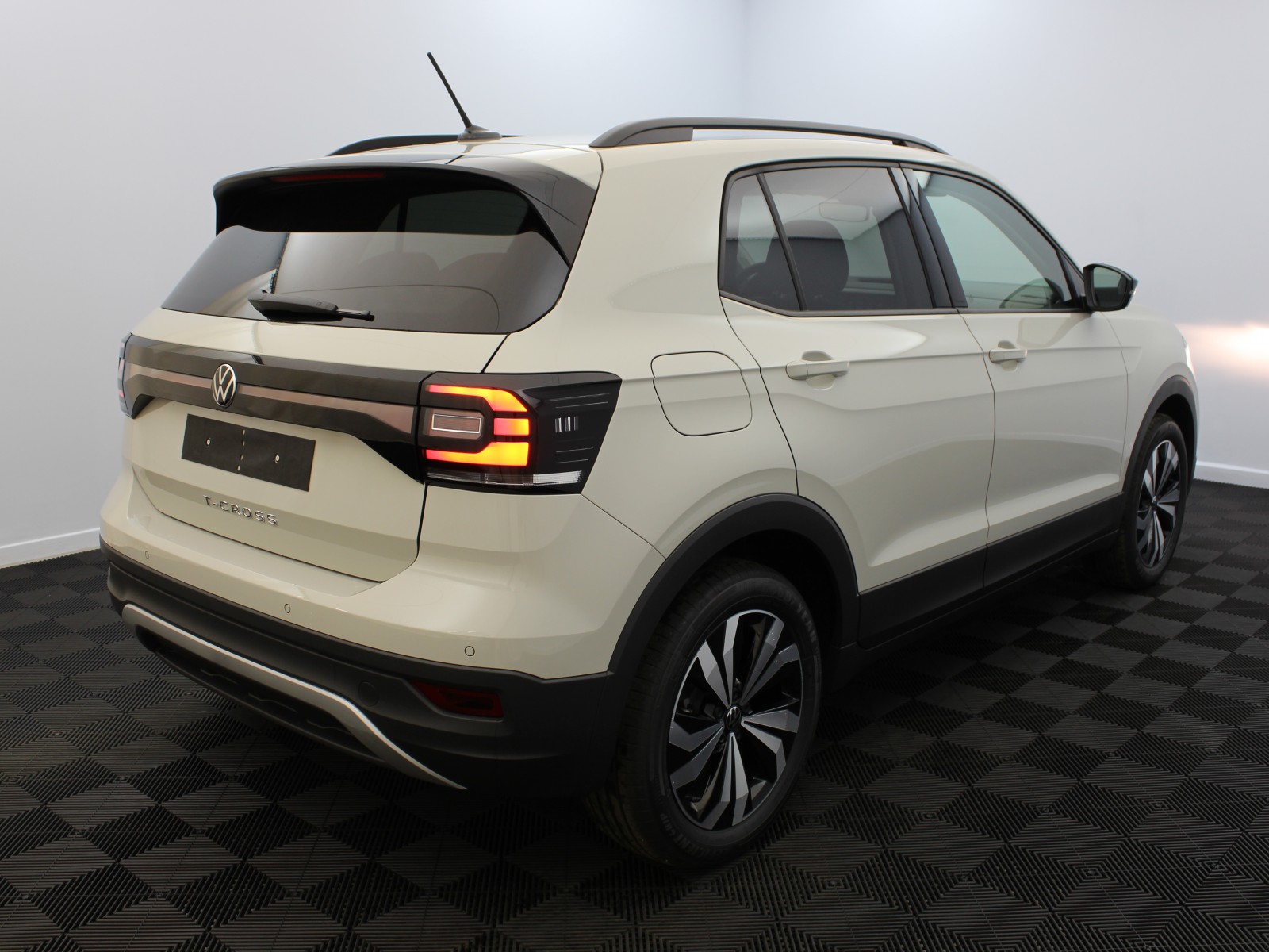 VOLKSWAGEN - T-CROSS - #181469 - 3