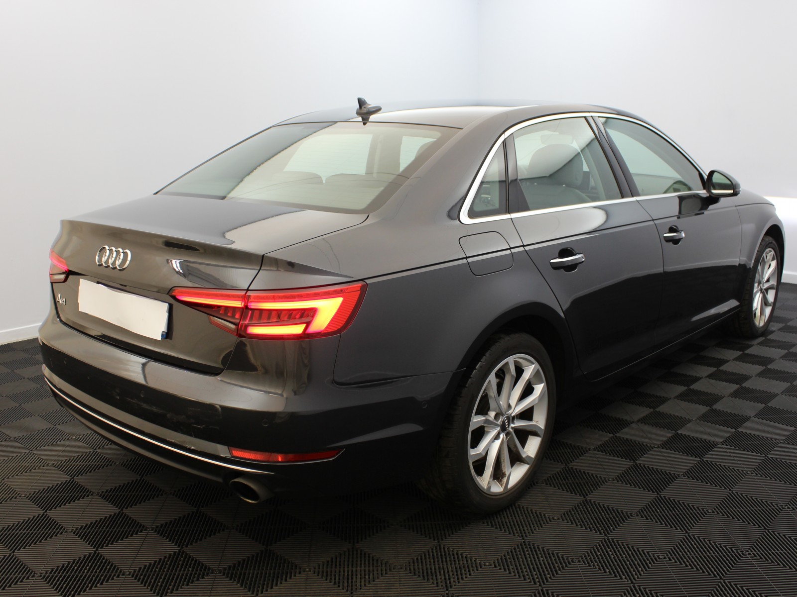 AUDI - A4 - #181617 - 3